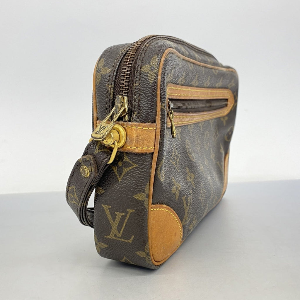 Louis Vuitton Brown Clutch Bag (Pre-Owned)