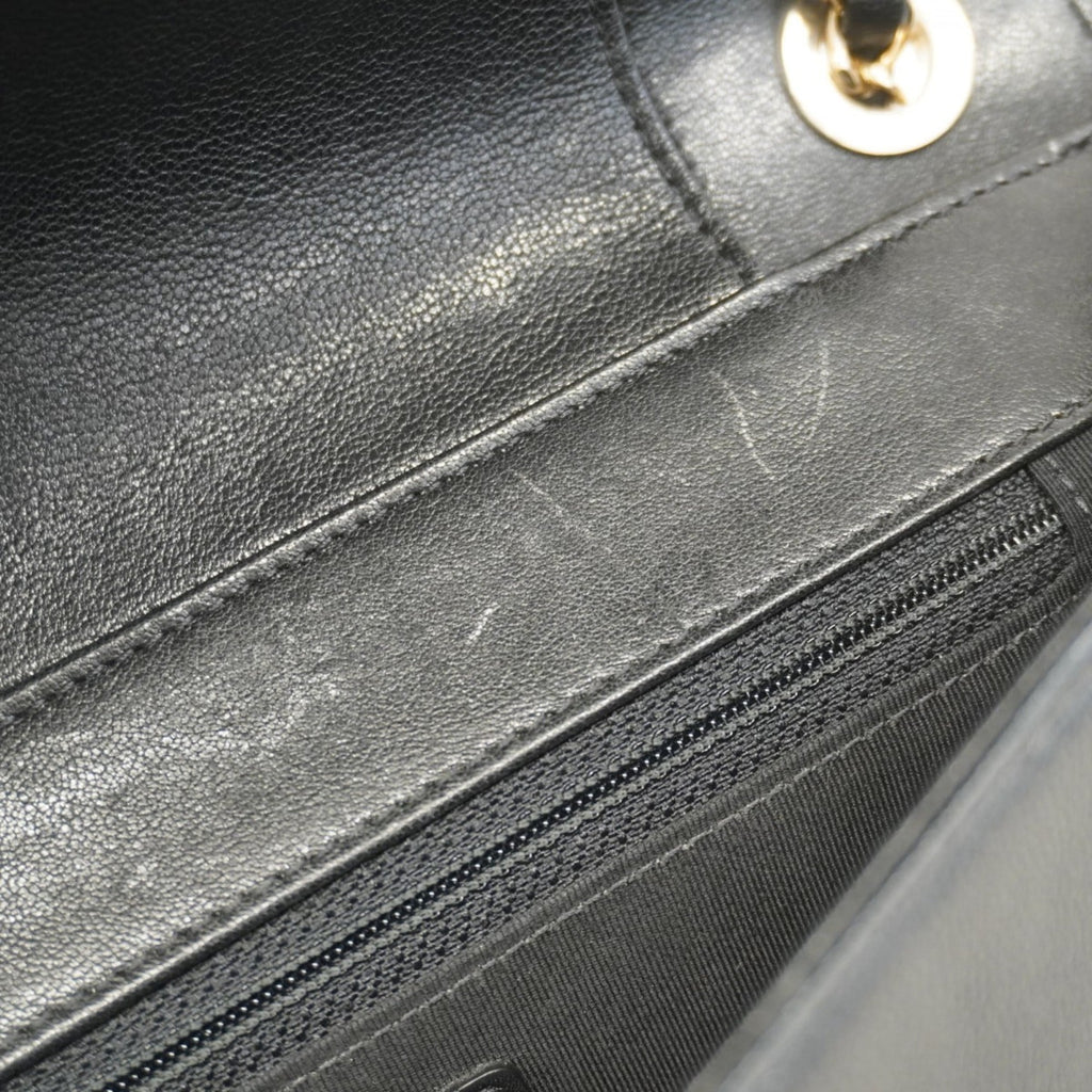 Chanel Black Leather Shoulder Bag (Pre-Owned)