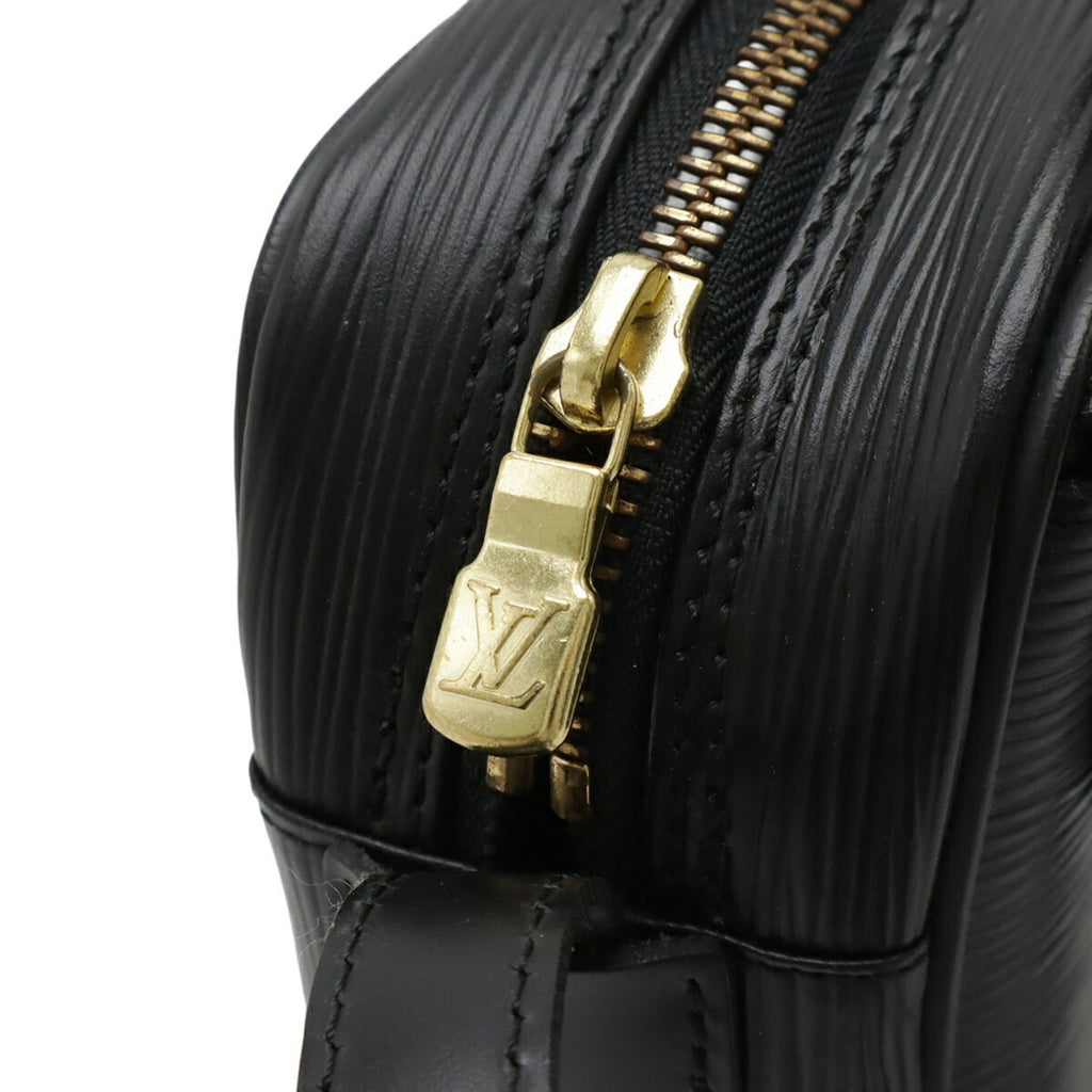 Louis Vuitton Black Noir Epi Leather Pochette Shoulder Bag (Pre-Owned)