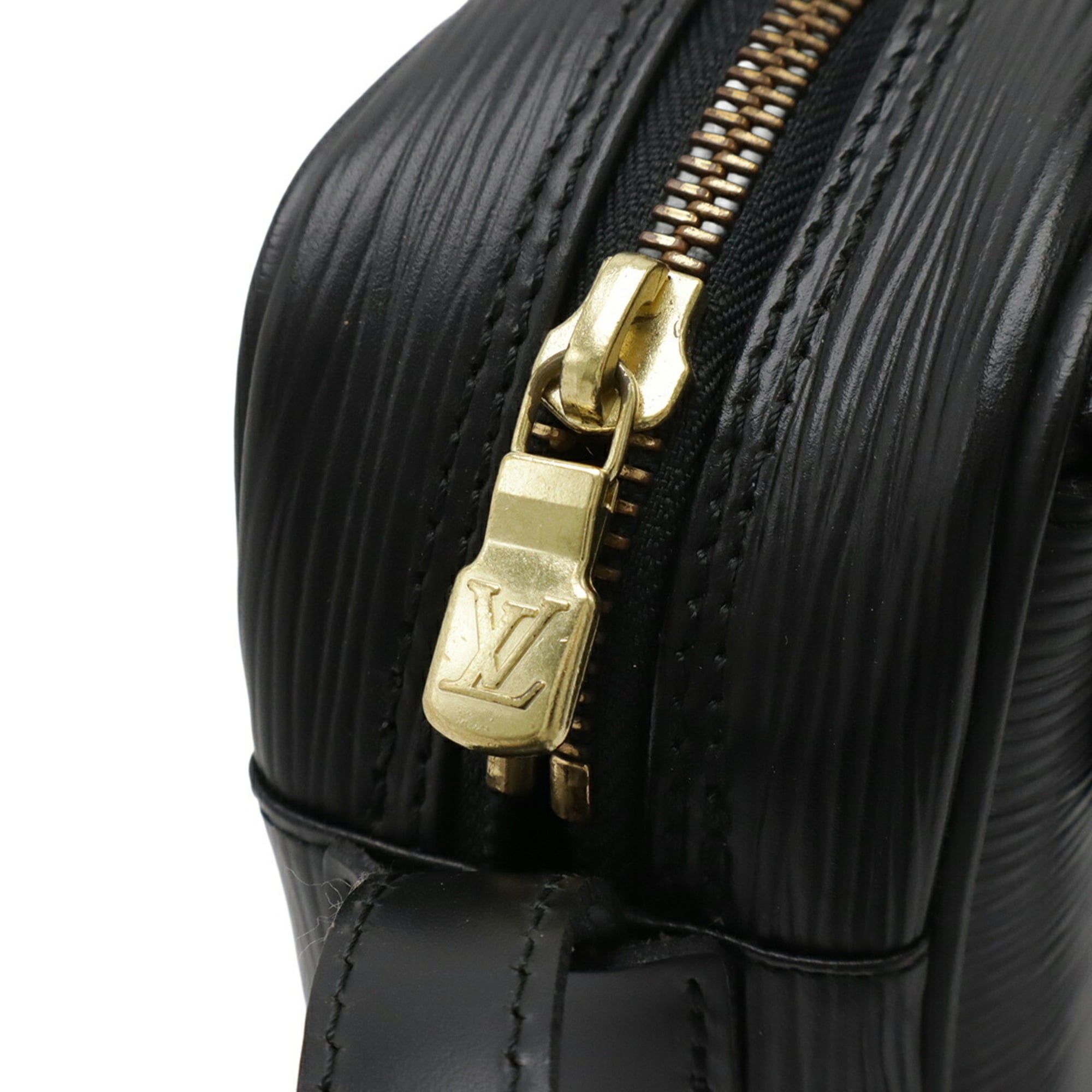Louis Vuitton Black Noir Epi Leather Pochette Shoulder Bag (Pre-Owned)