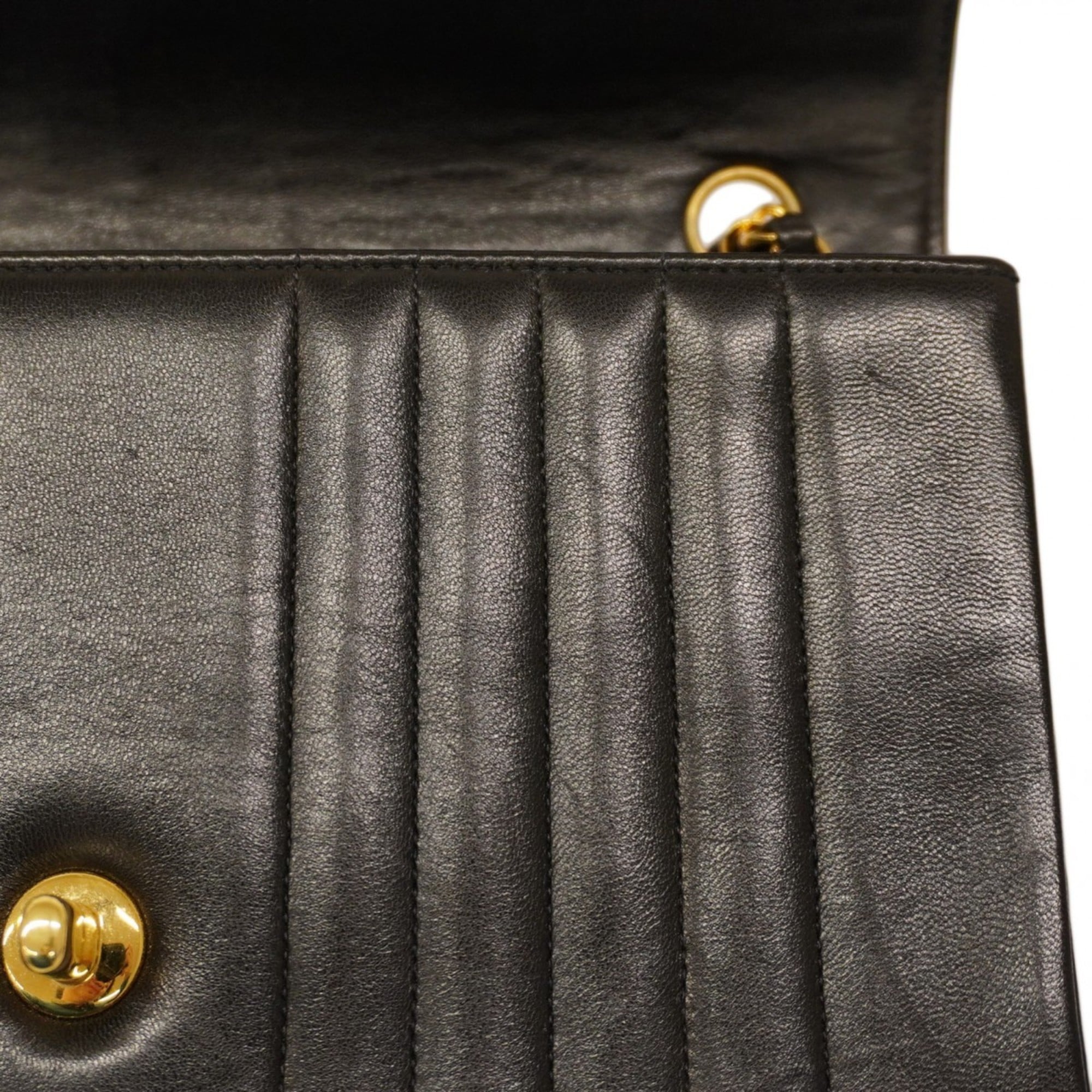 Chanel Black Leather Shoulder Bag (Pre-Owned)