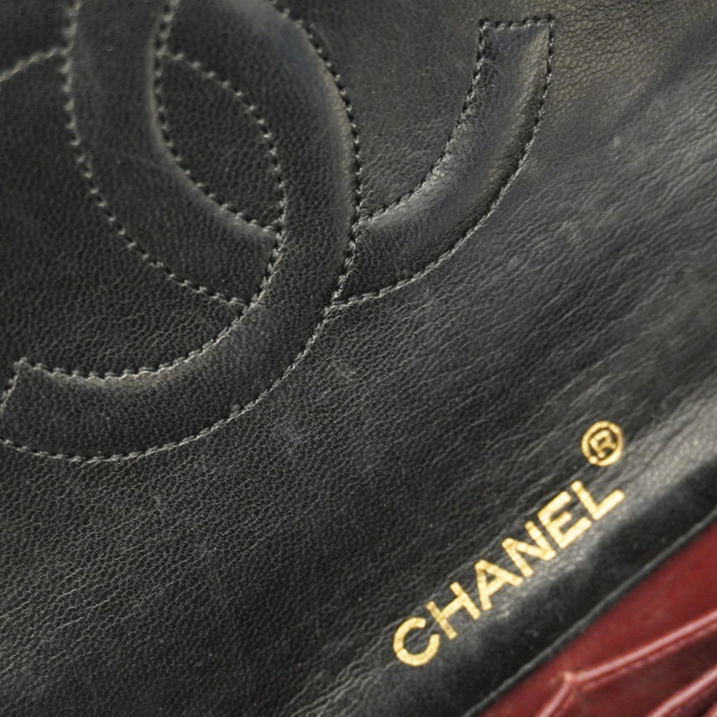 Chanel Black Leather Shoulder Bag (Pre-Owned)