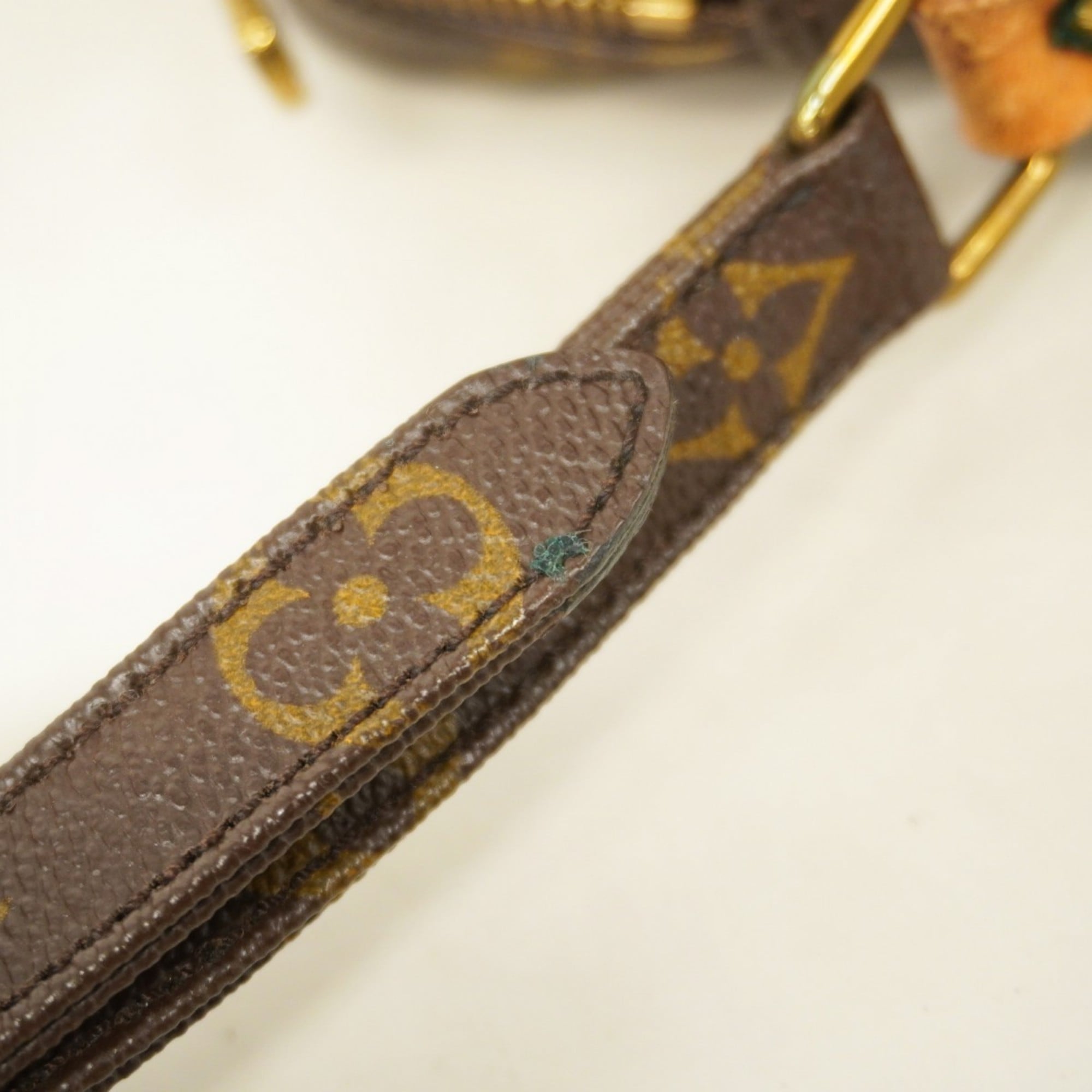 Louis Vuitton Brown Shoulder Bag (Pre-Owned)