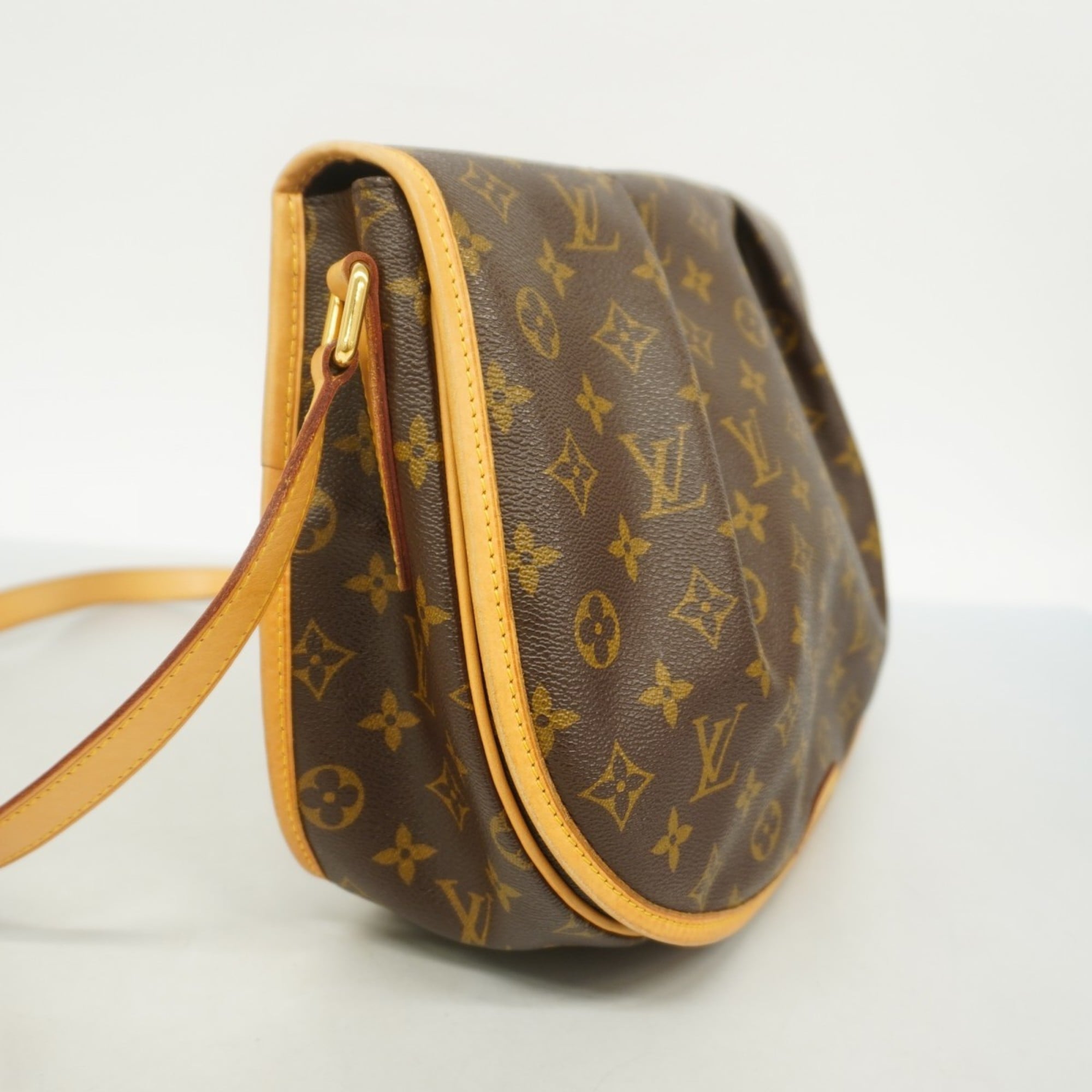 Louis Vuitton Brown Shoulder Bag (Pre-Owned)