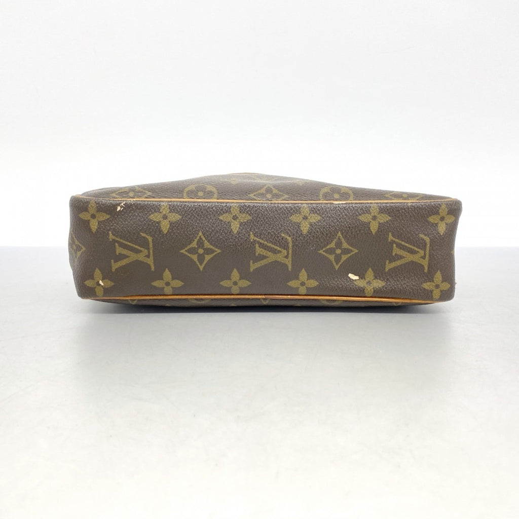 Louis Vuitton Brown Clutch Bag (Pre-Owned)