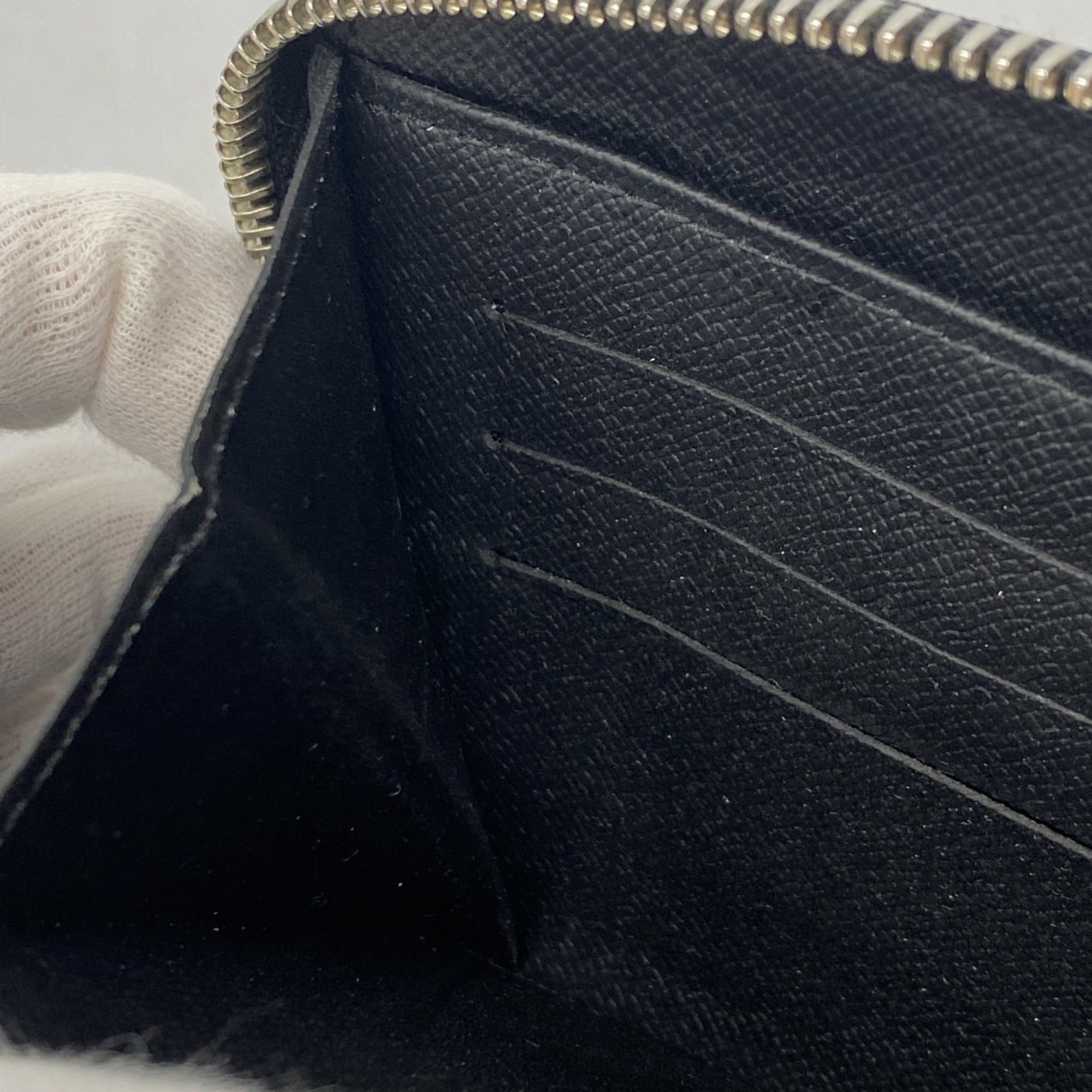 Louis Vuitton Black Long Wallet (Bi-Fold) (Pre-Owned)
