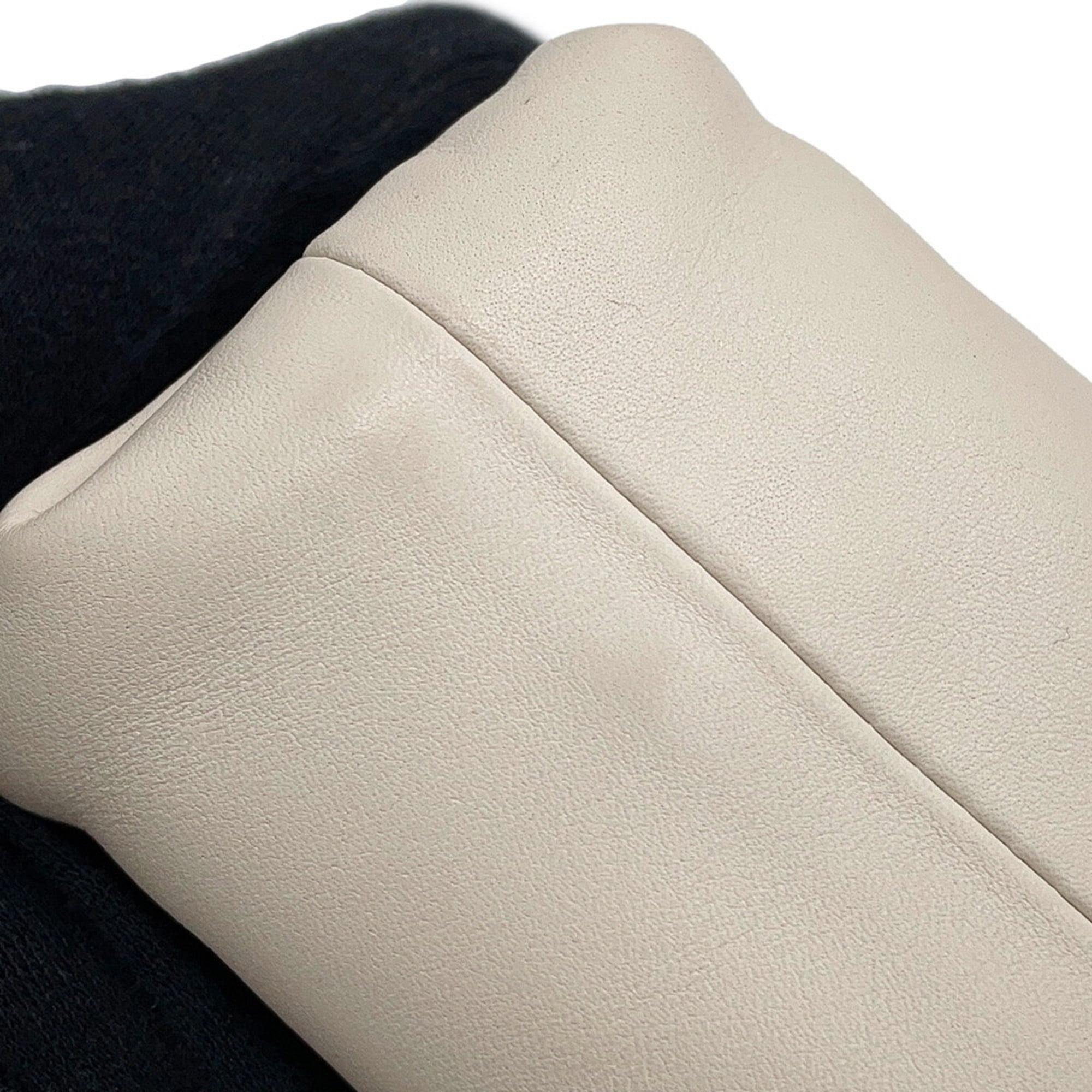Bottega Veneta Ivory Leather Pouch Shoulder Bag (Pre-Owned)