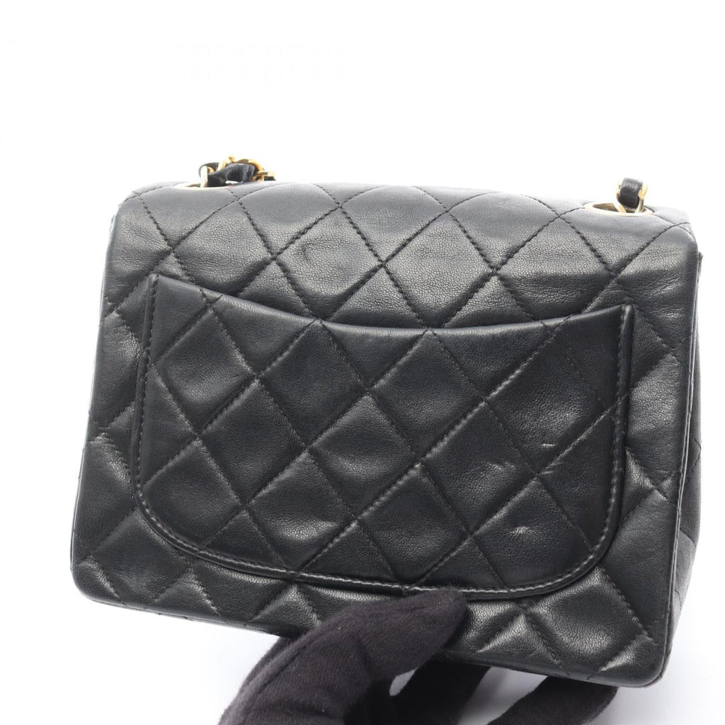 Chanel Black Leather Shoulder Bag (Pre-Owned)