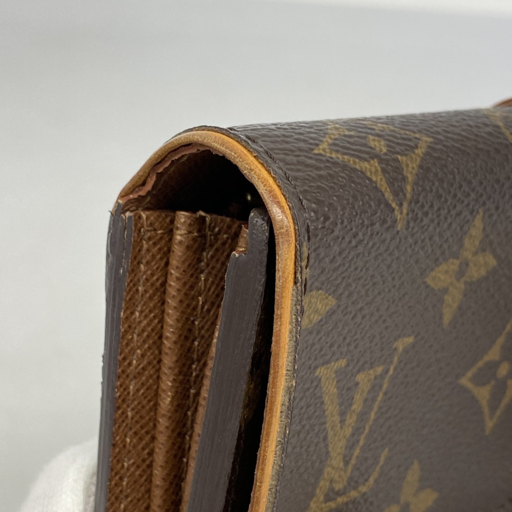 Louis Vuitton Brown Long Wallet (Bi-Fold) (Pre-Owned)