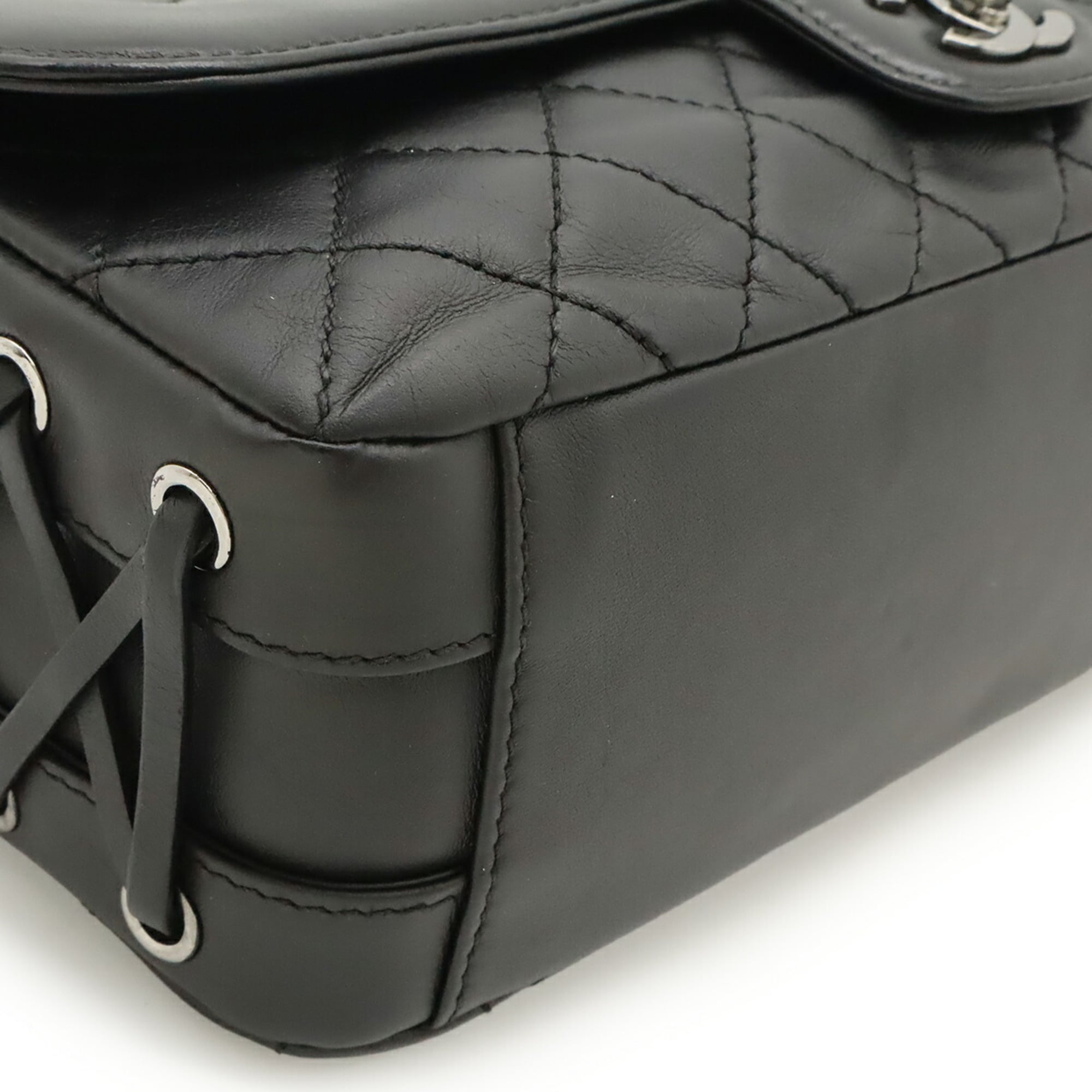 Chanel Black Leather Shoulder Bag (Pre-Owned)