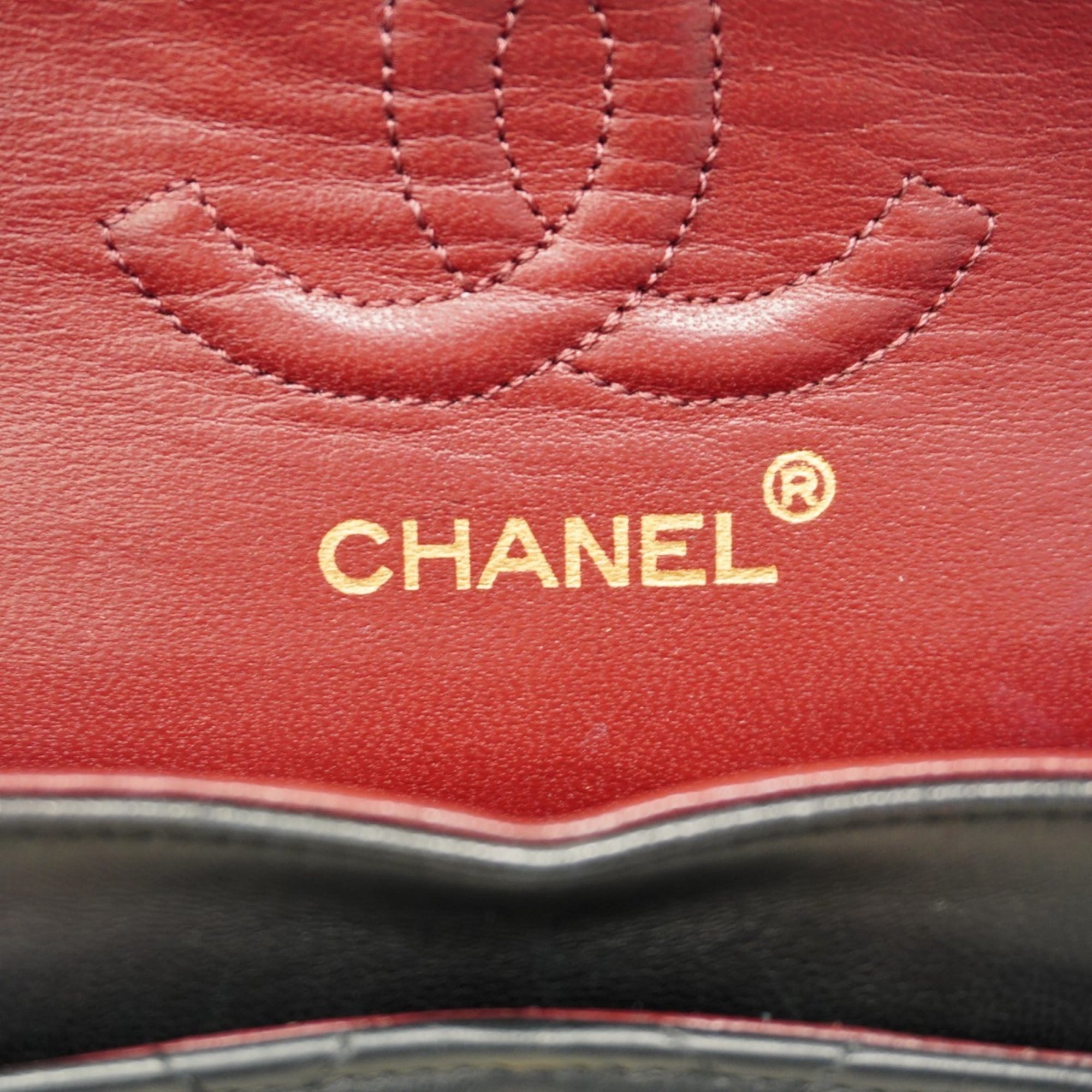 Chanel Black Leather Shoulder Bag (Pre-Owned)