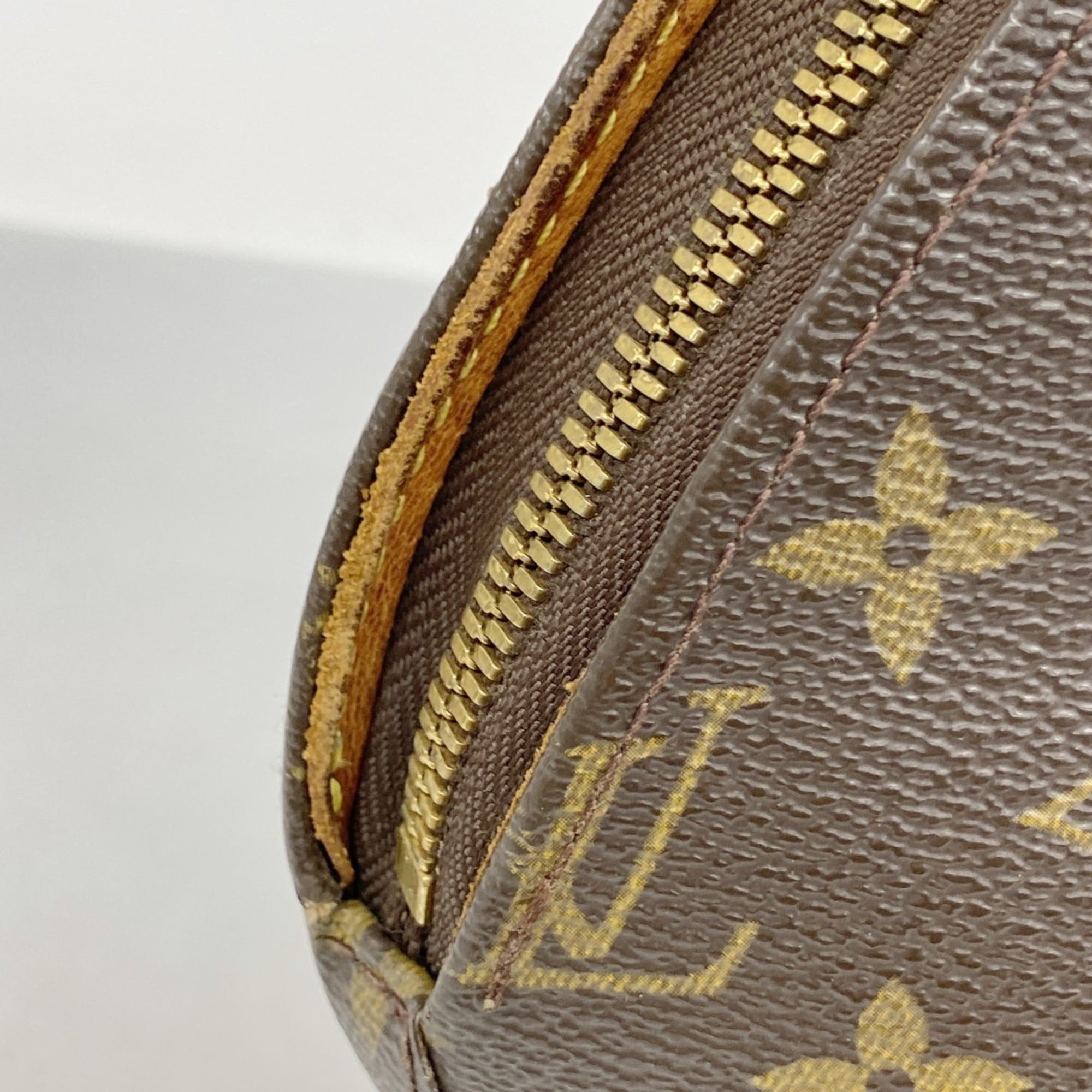 Louis Vuitton Brown Handbag (Pre-Owned)