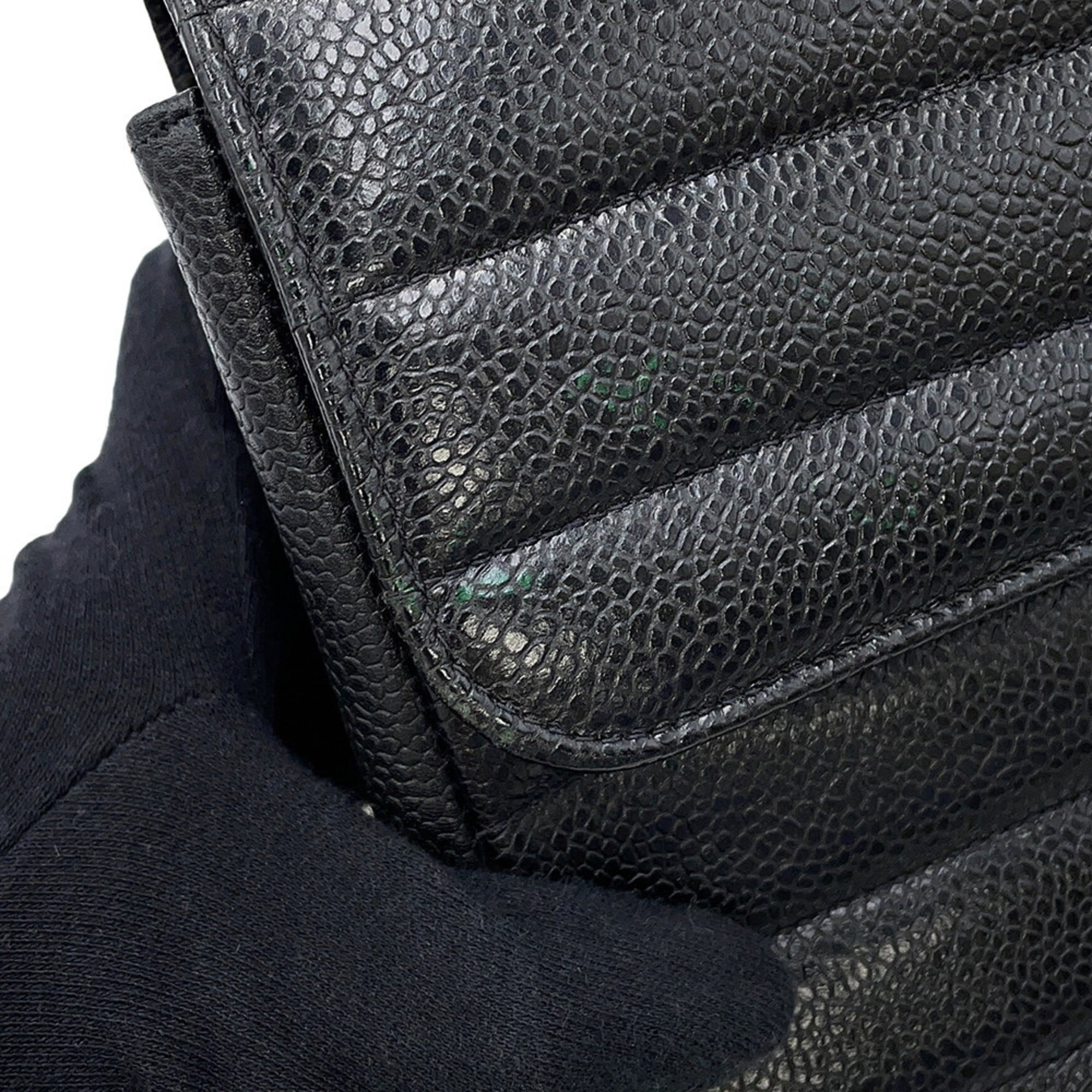 Chanel Black Grained Calfskin Shoulder Bag (Pre-Owned)