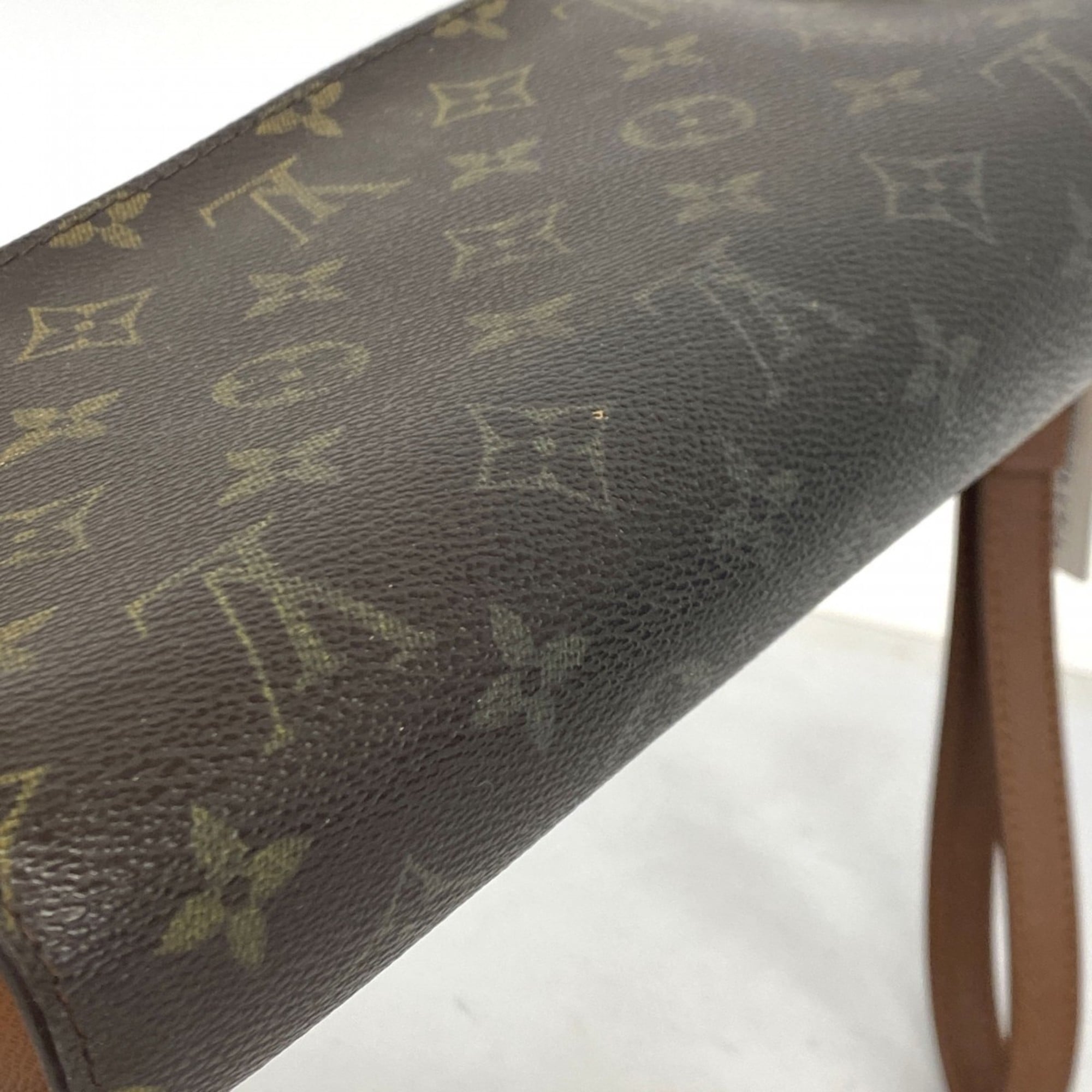 Louis Vuitton Brown Clutch Bag (Pre-Owned)