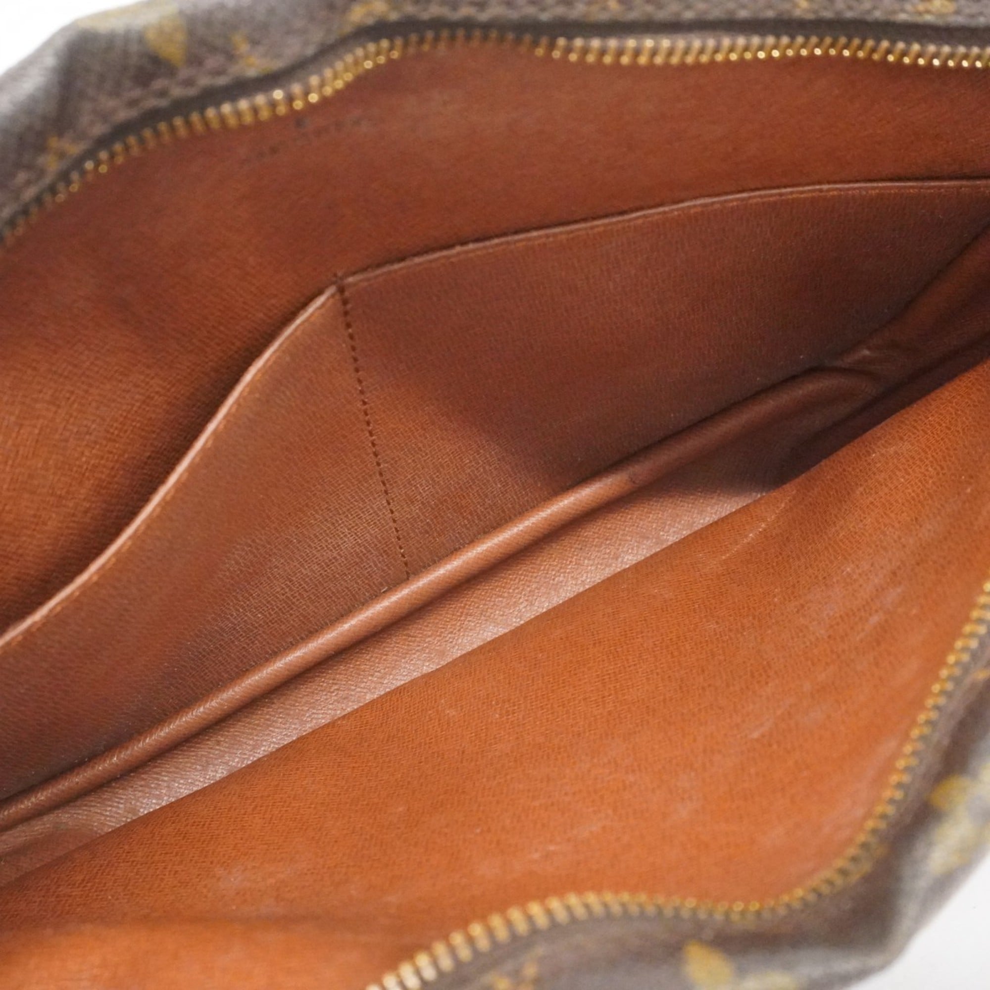 Louis Vuitton Brown Clutch Bag (Pre-Owned)