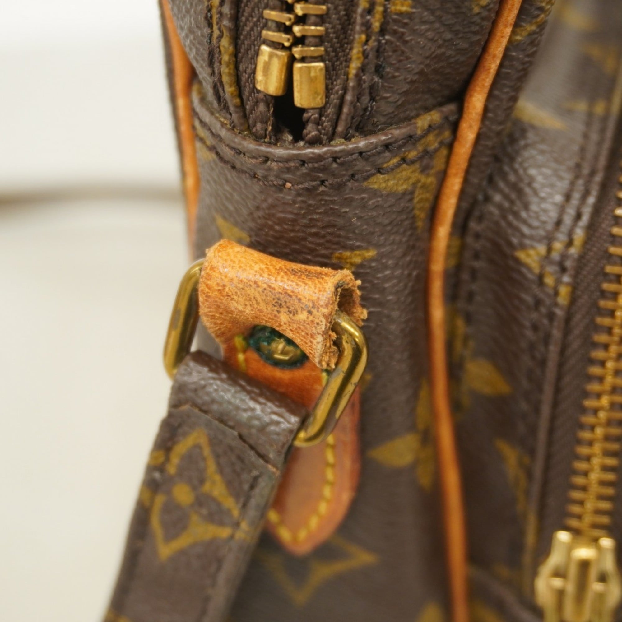 Louis Vuitton Brown Shoulder Bag (Pre-Owned)