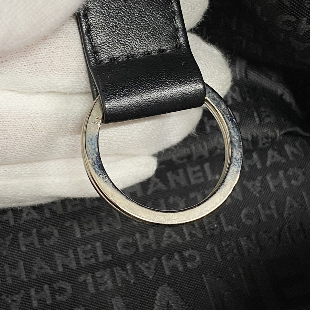 Chanel Black Grained Calfskin Shoulder Bag (Pre-Owned)