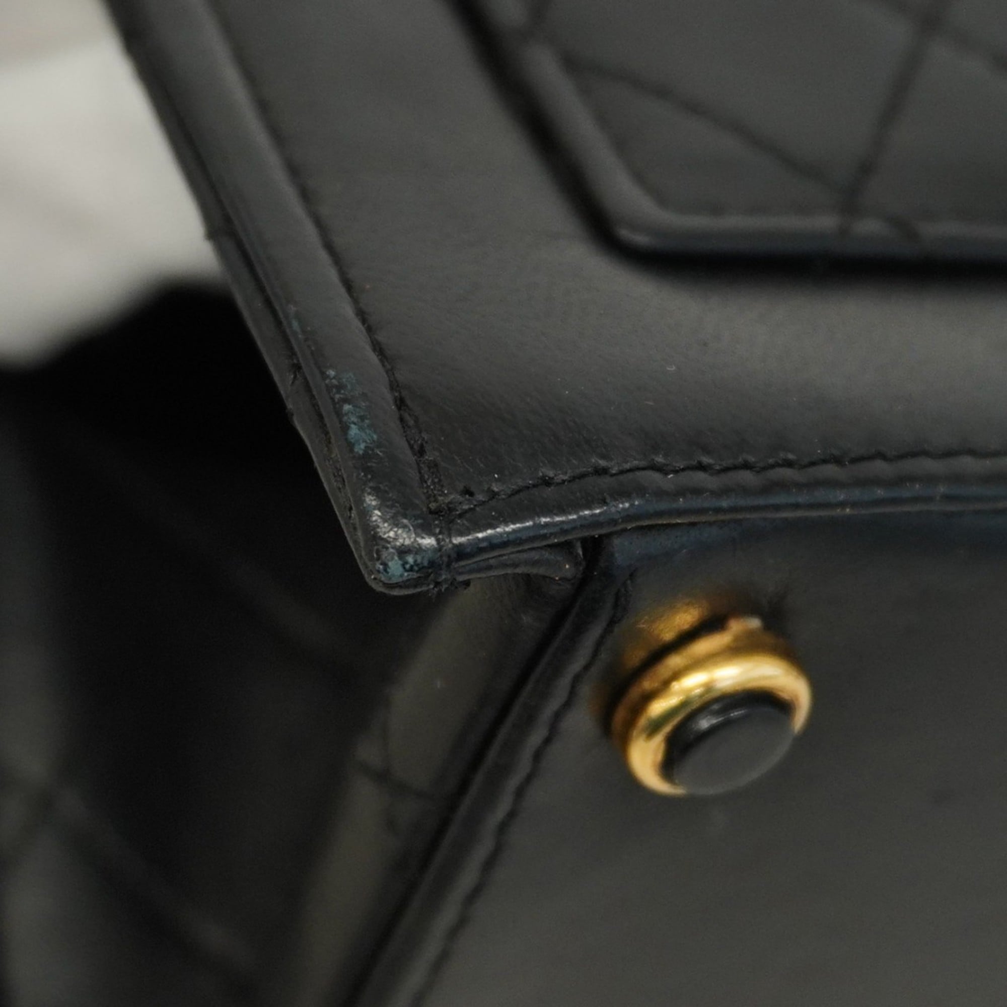 Chanel Black Leather Shoulder Bag (Pre-Owned)