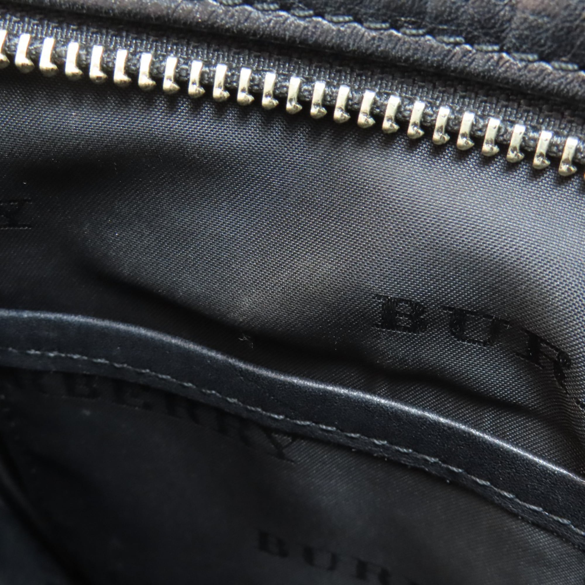 Burberry Black Leather Shoulder Bag (Pre-Owned)