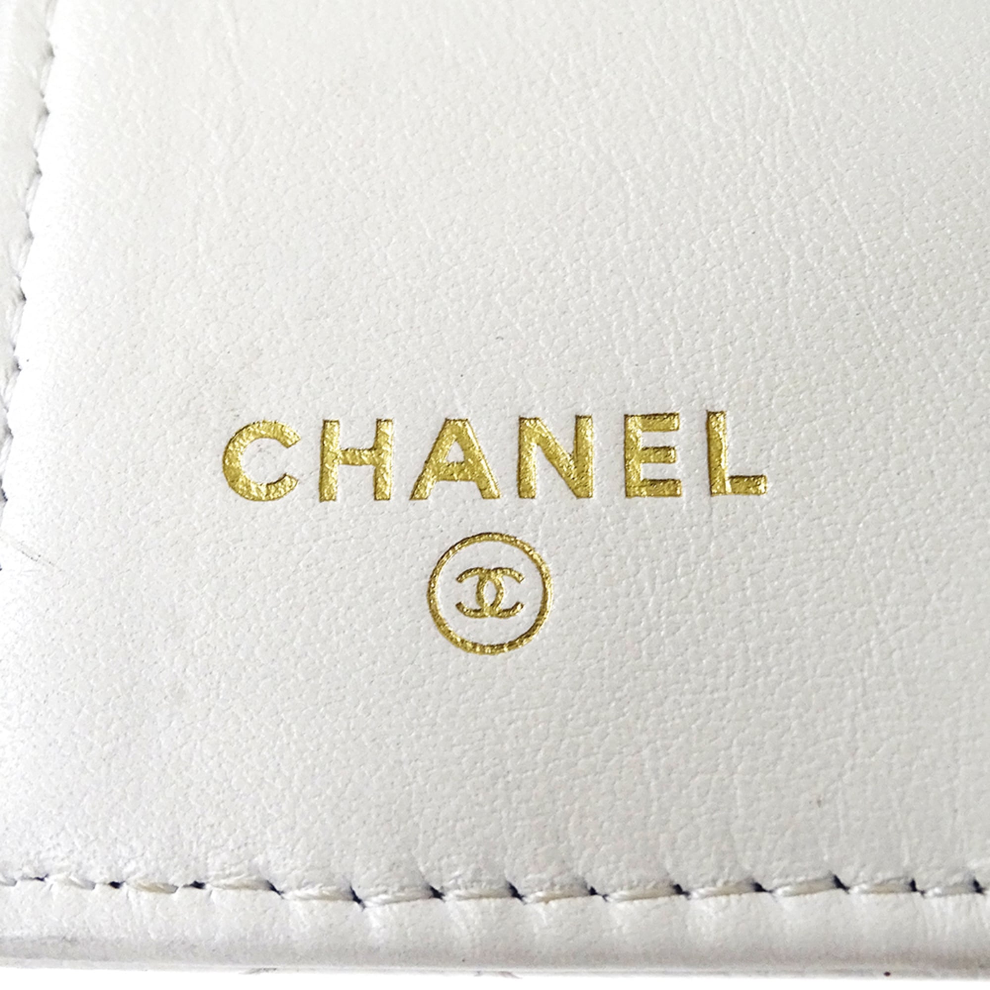 Chanel White Grained Calfskin Wallet (Tri-Fold) (Pre-Owned)