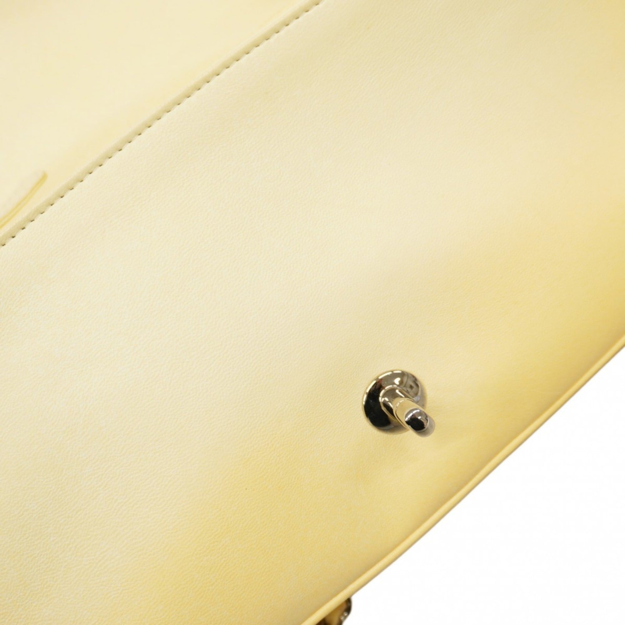 Chanel Ivory Leather Shoulder Bag (Pre-Owned)