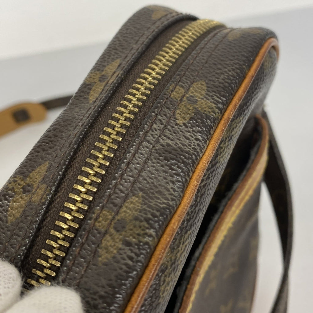Louis Vuitton Brown Shoulder Bag (Pre-Owned)