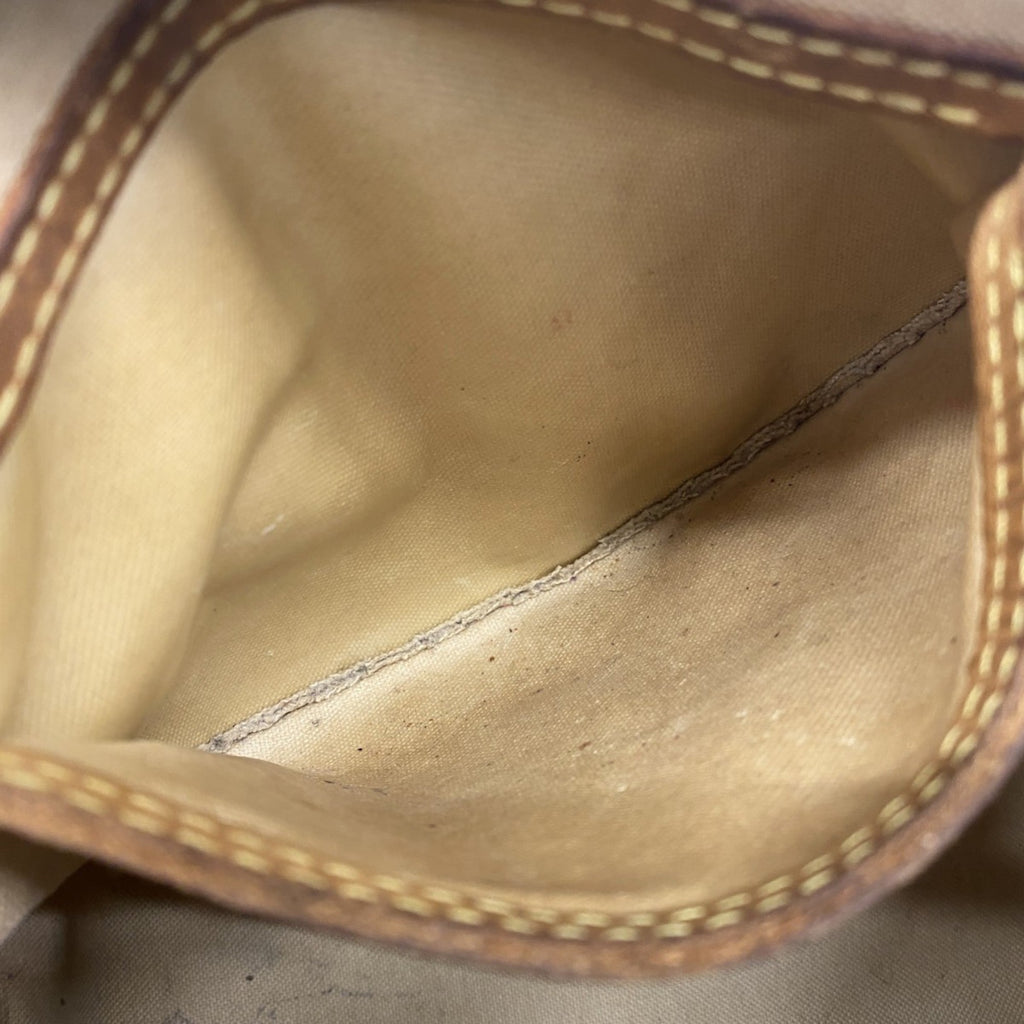 Louis Vuitton White Handbag (Pre-Owned)