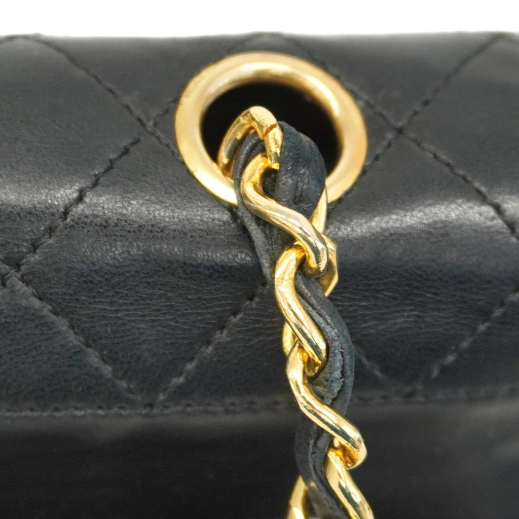 Chanel Black Leather Shoulder Bag (Pre-Owned)