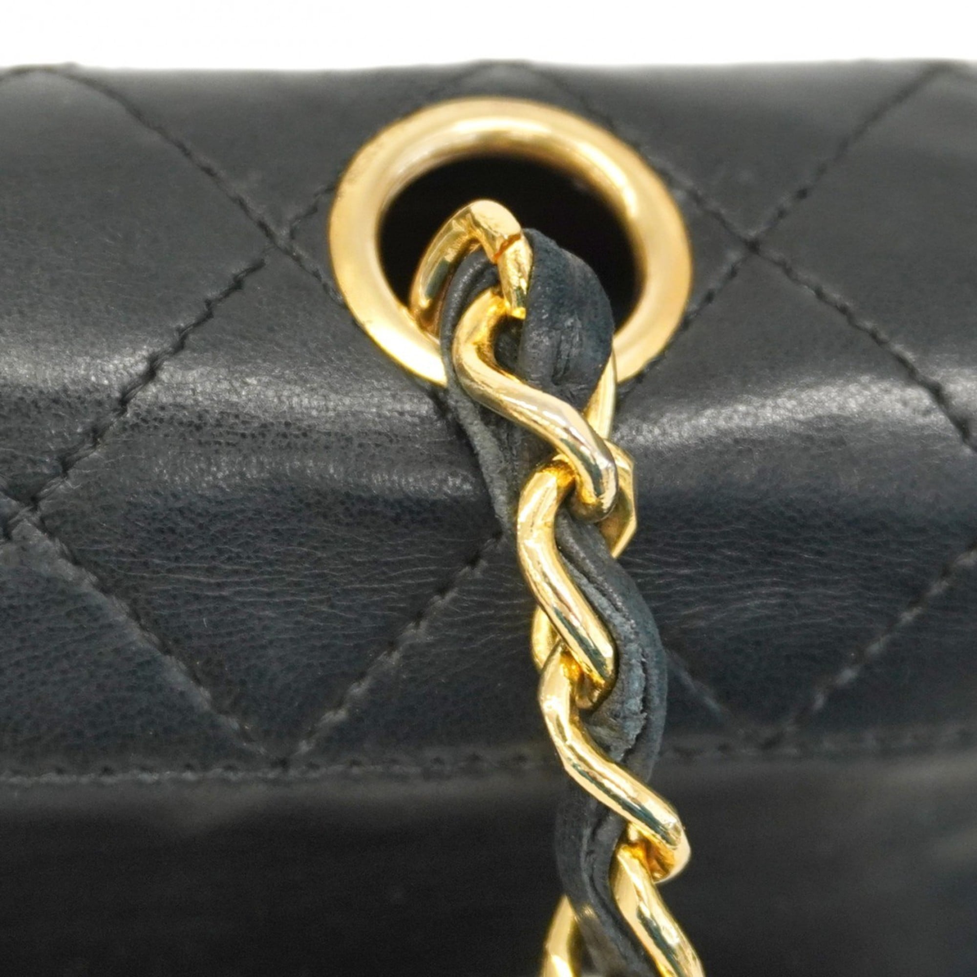 Chanel Black Leather Shoulder Bag (Pre-Owned)