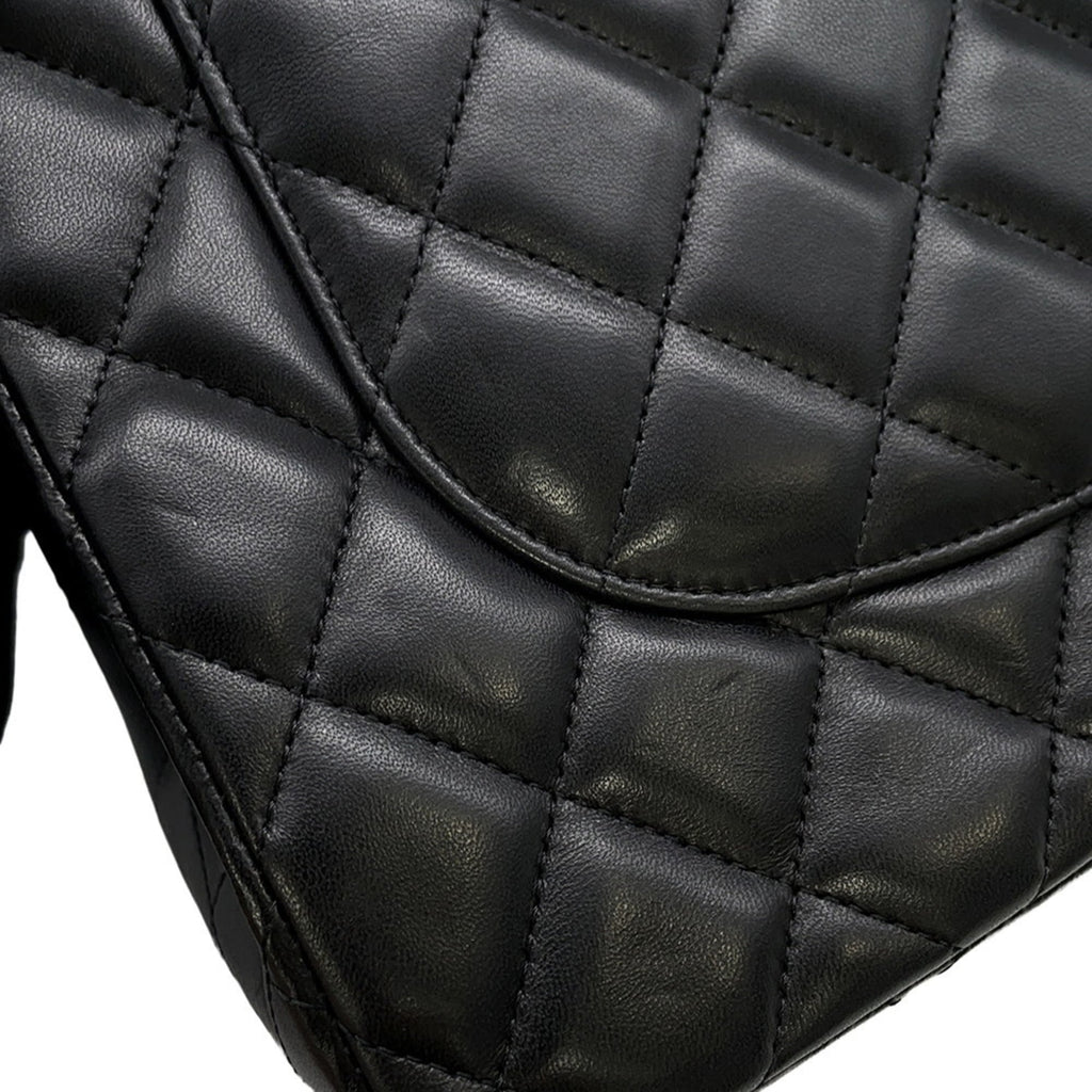 Chanel Matelasse Black Leather Shoulder Bag (Pre-Owned)