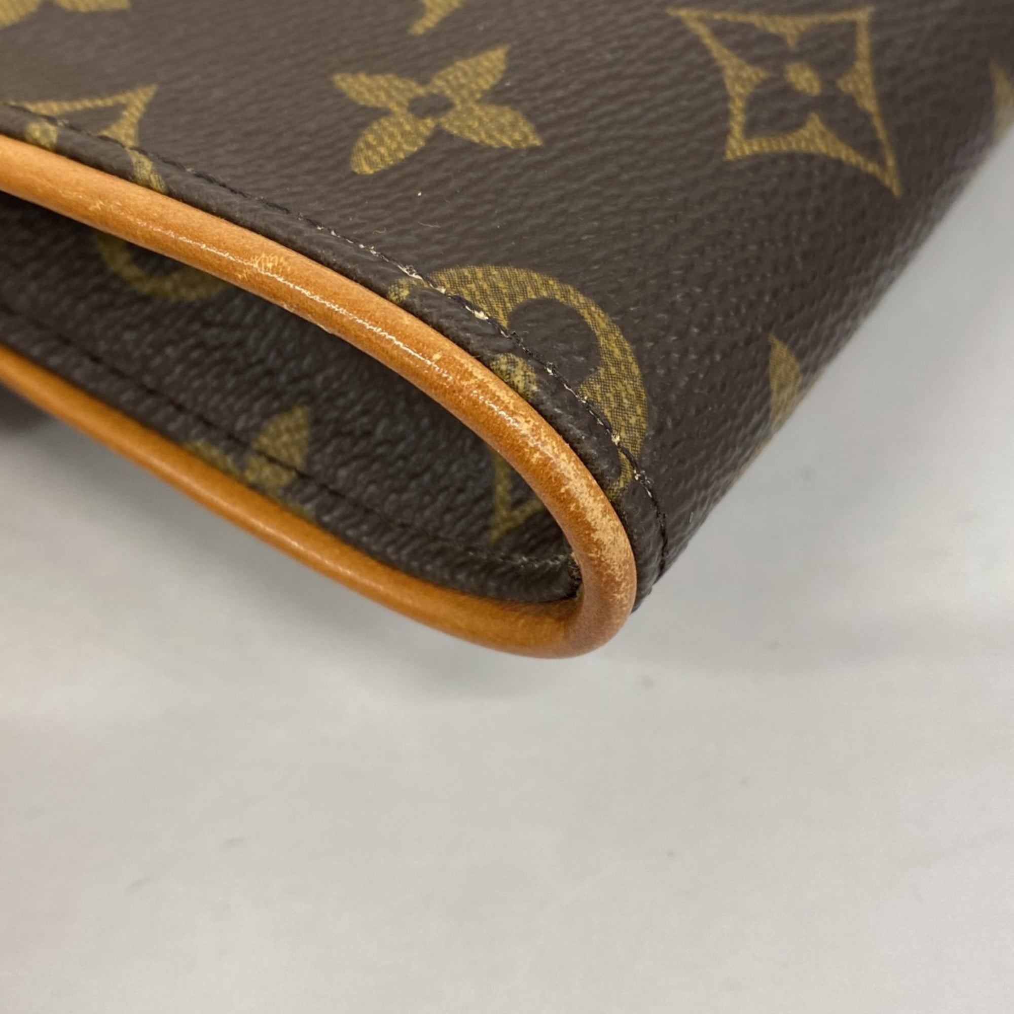Louis Vuitton Brown Shoulder Bag (Pre-Owned)