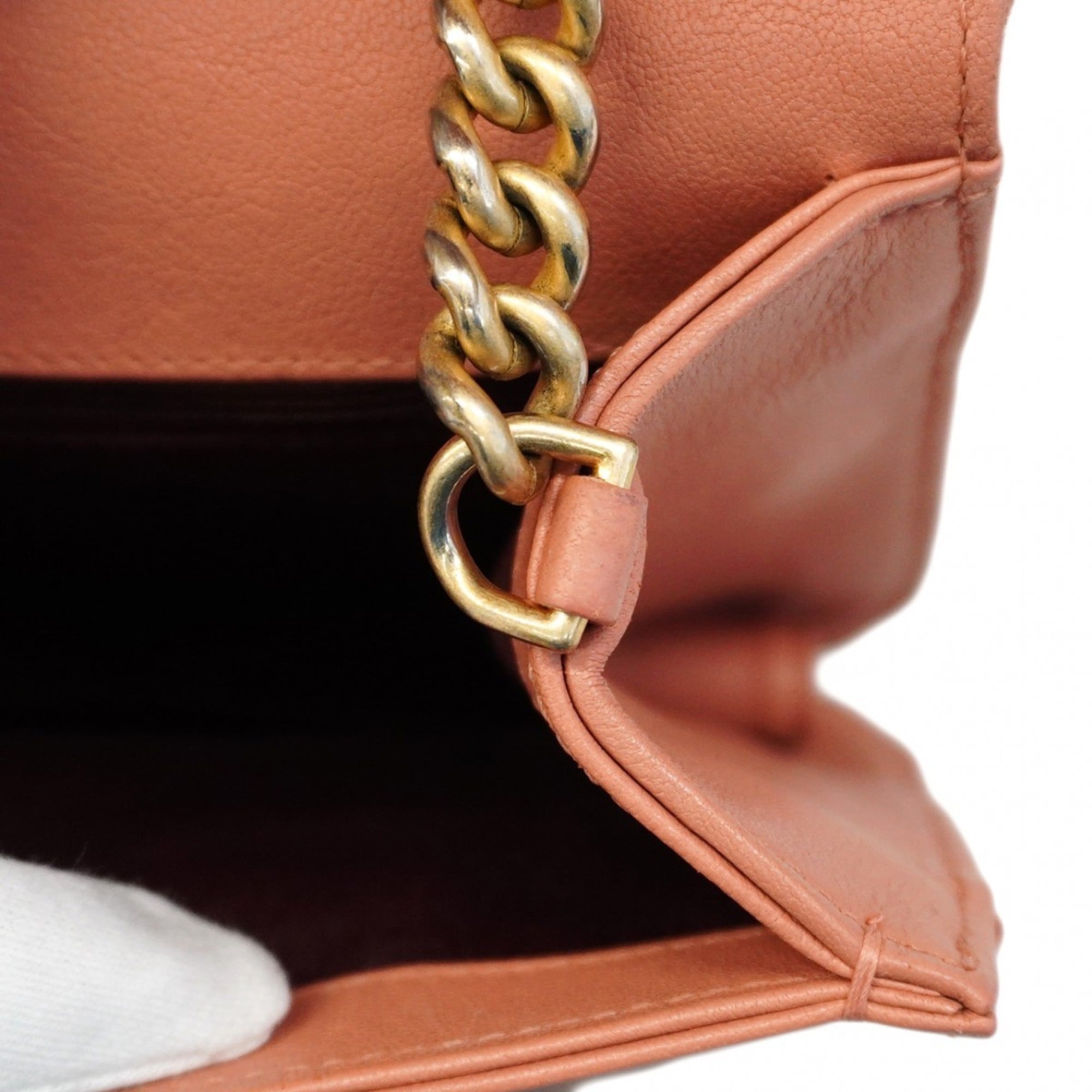 Chanel Pink Leather Shoulder Bag (Pre-Owned)