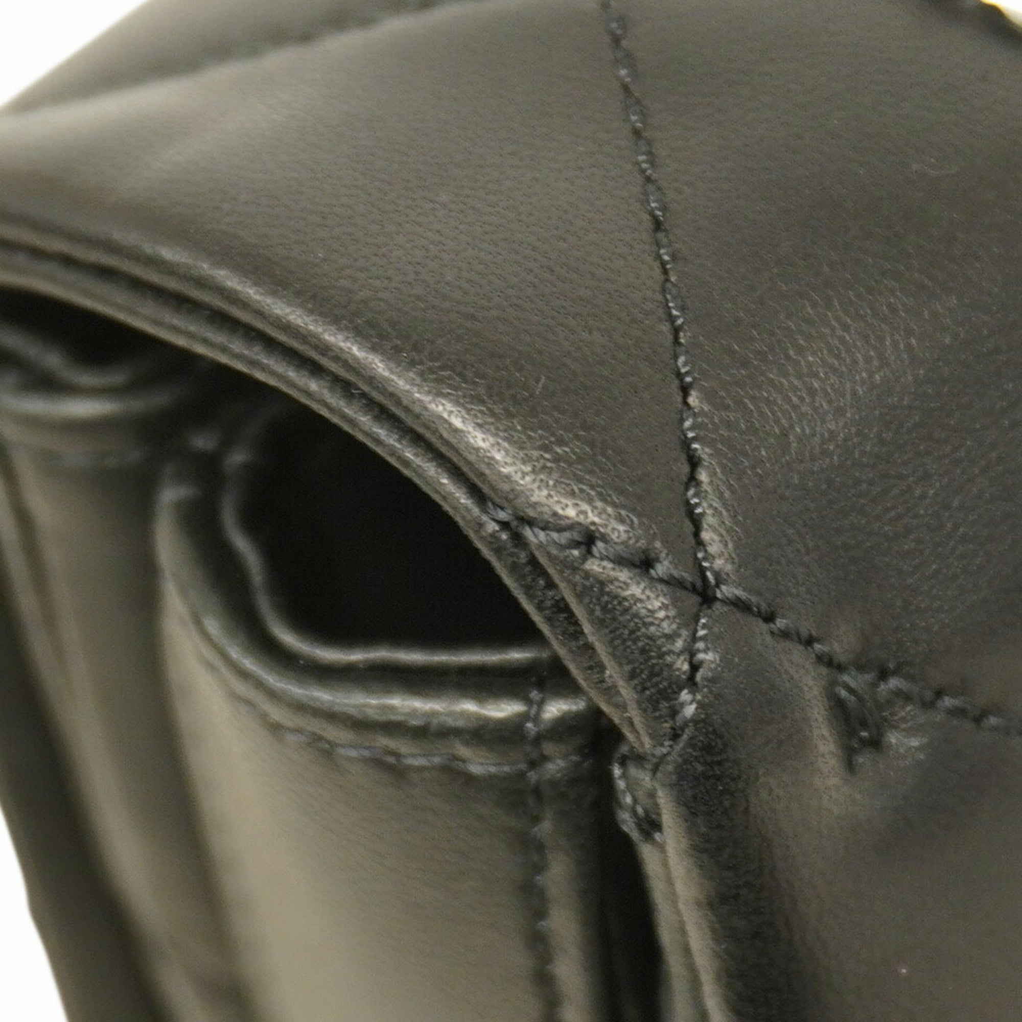 Chanel Black Leather Shoulder Bag (Pre-Owned)