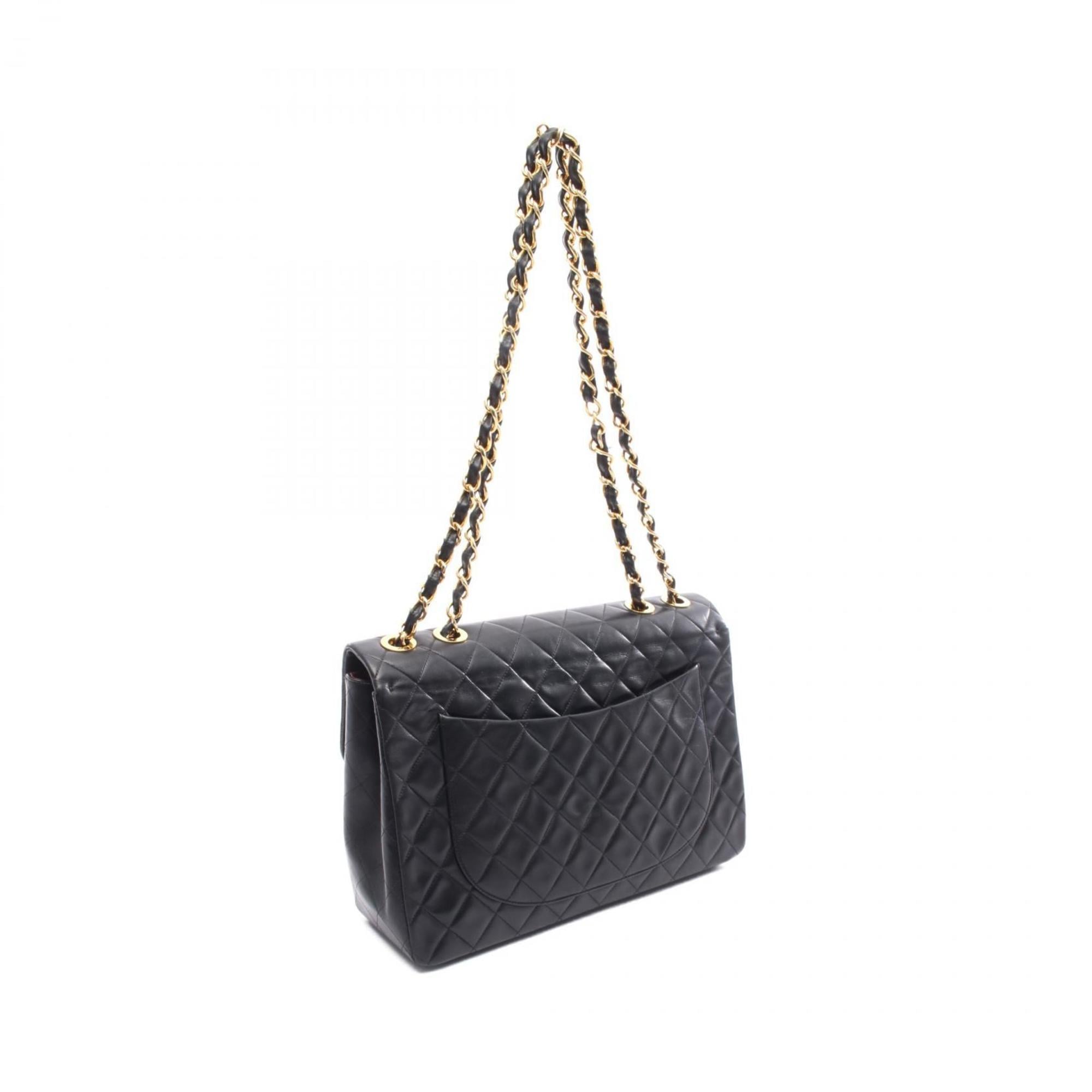 Chanel Black Leather Shoulder Bag (Pre-Owned)