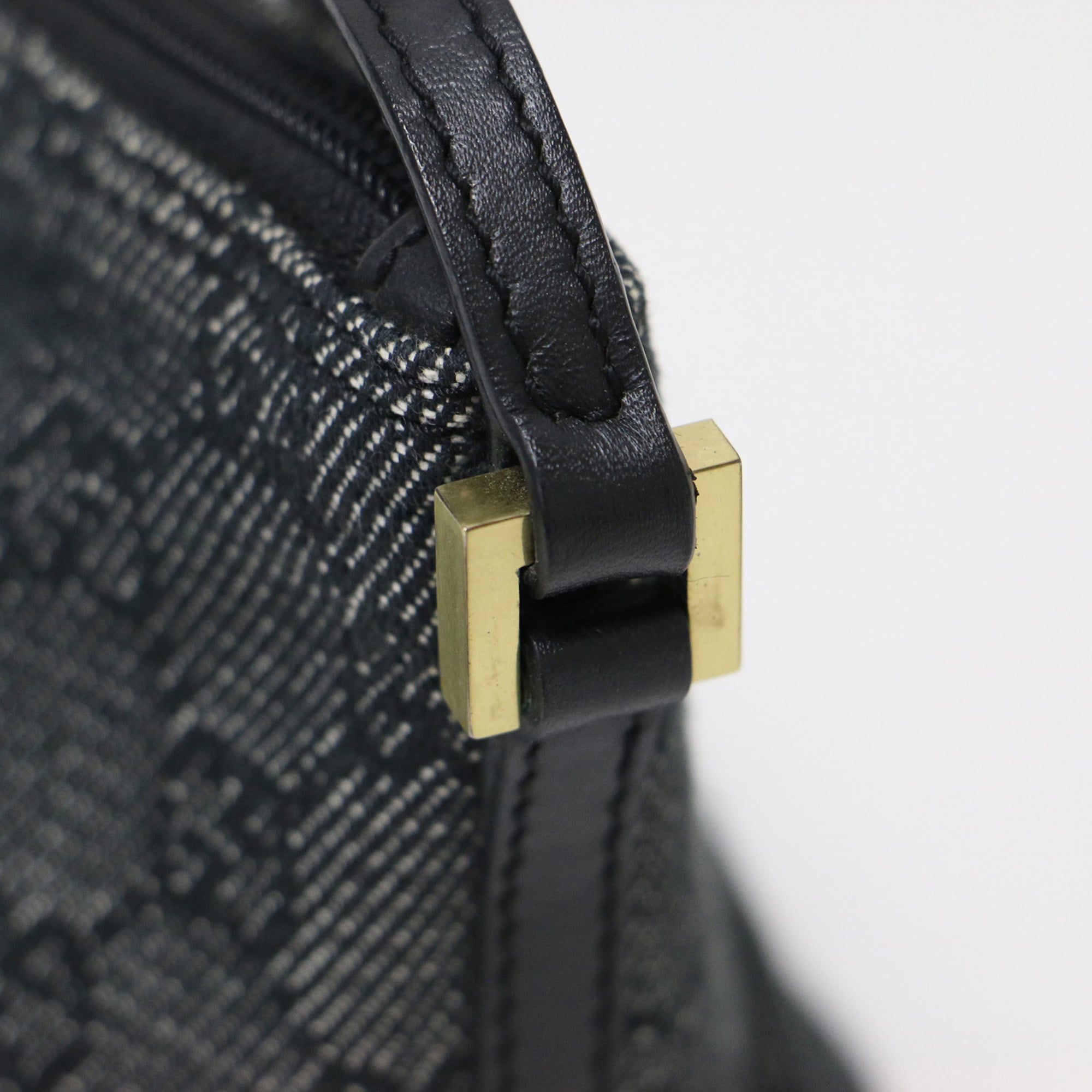 Gucci Black Gg Canvas Handbag (Pre-Owned)