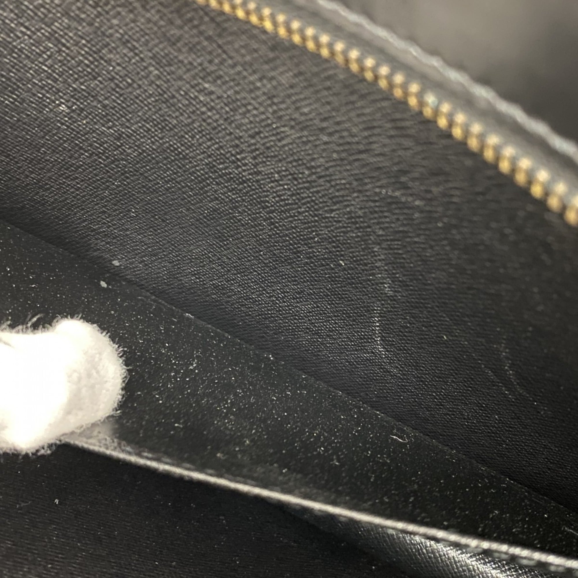 Louis Vuitton Noir Clutch Bag (Pre-Owned)