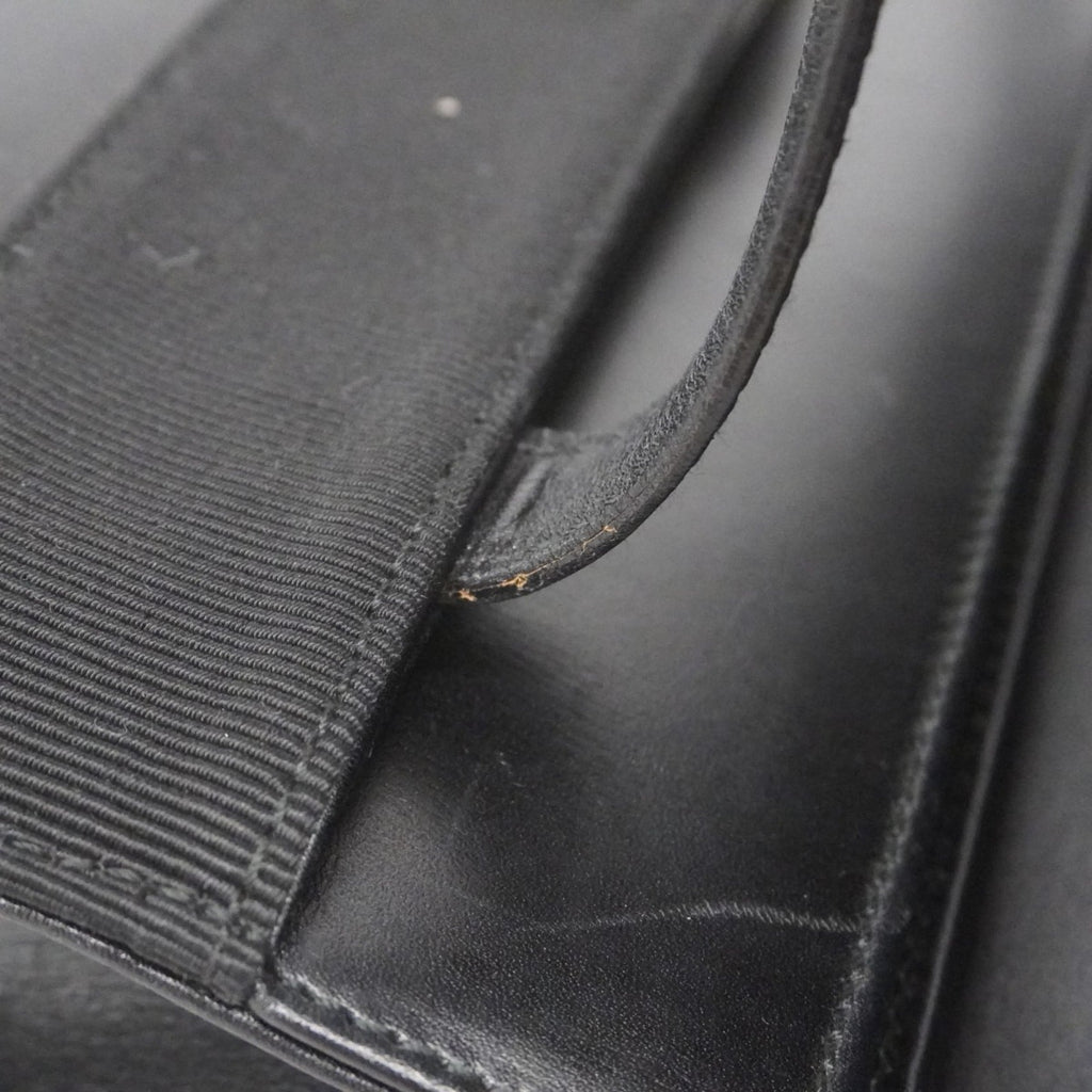 Salvatore Ferragamo Black Leather Shoulder Bag (Pre-Owned)