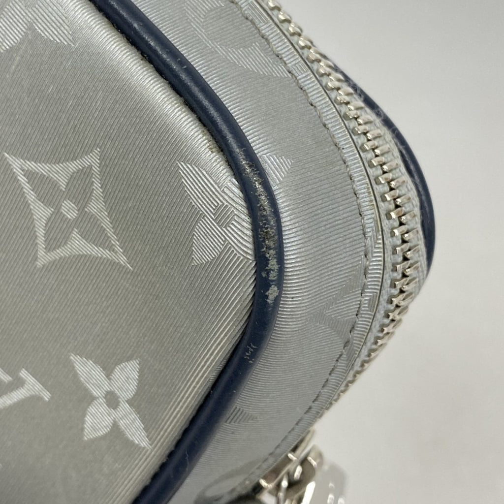 Louis Vuitton Gray Clutch Bag (Pre-Owned)