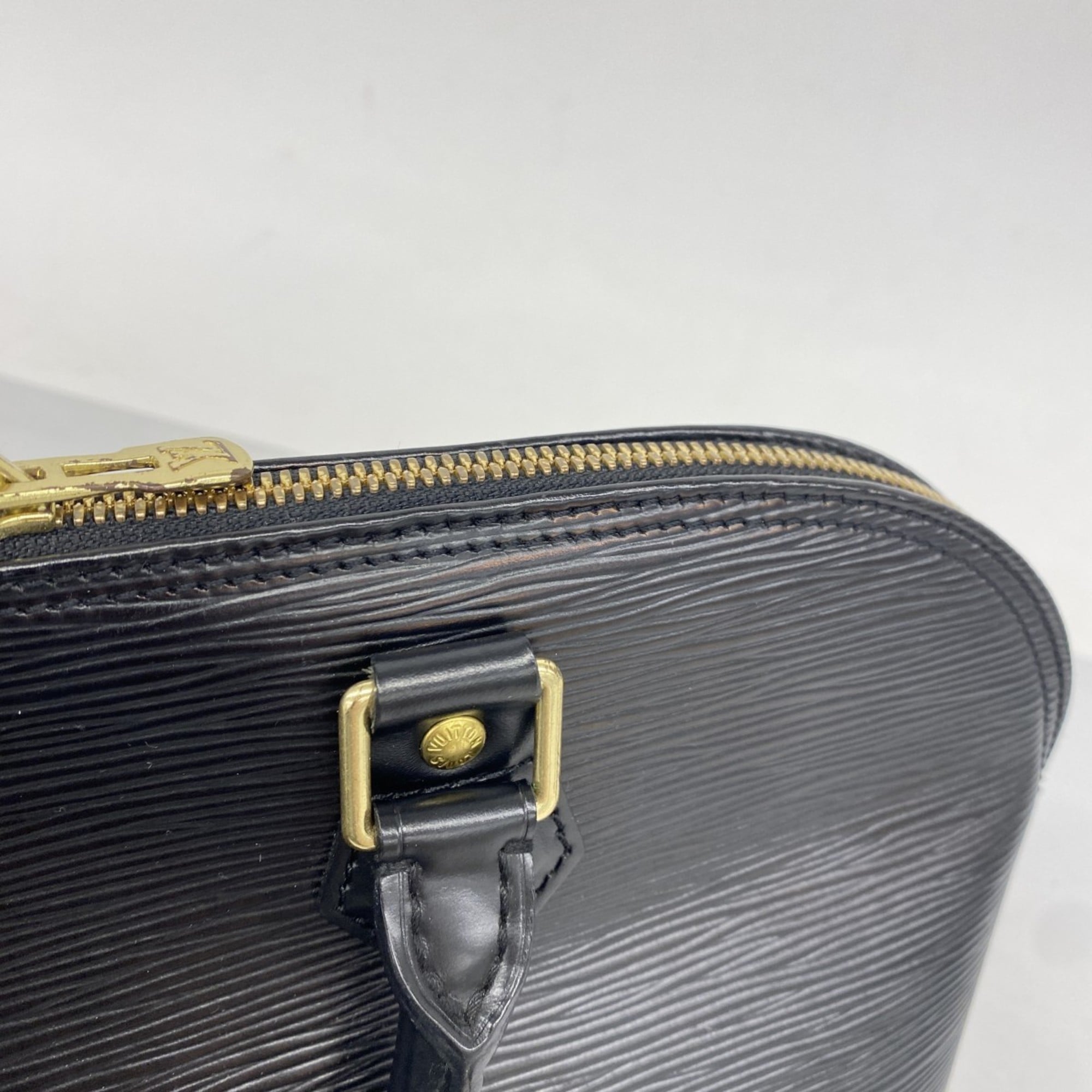 Louis Vuitton Noir Handbag (Pre-Owned)