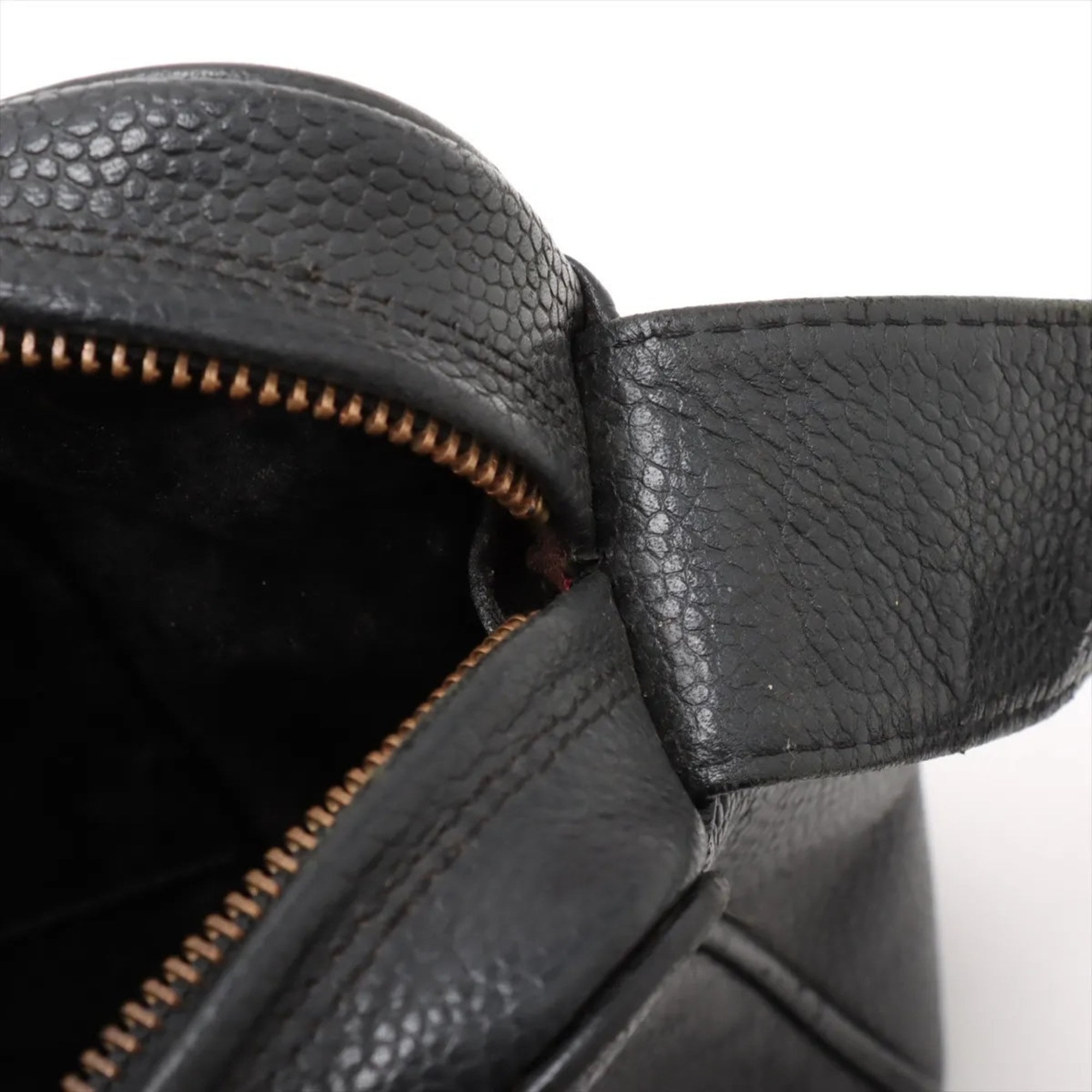 Chanel Black Leather Shoulder Bag (Pre-Owned)