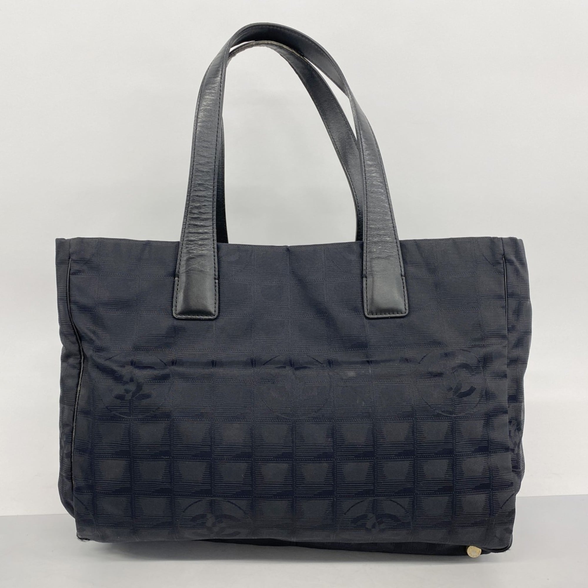 Chanel Black Nylon Tote Bag (Pre-Owned)