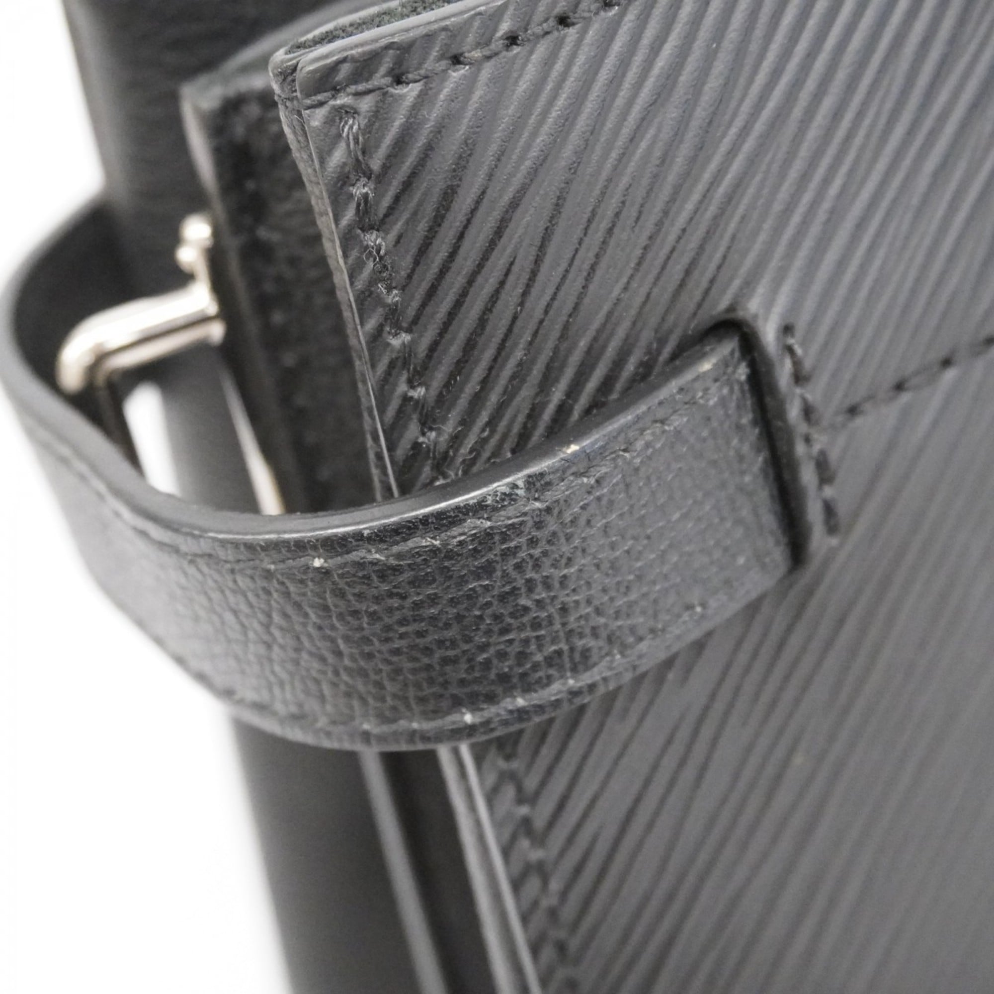 Louis Vuitton Noir Handbag (Pre-Owned)