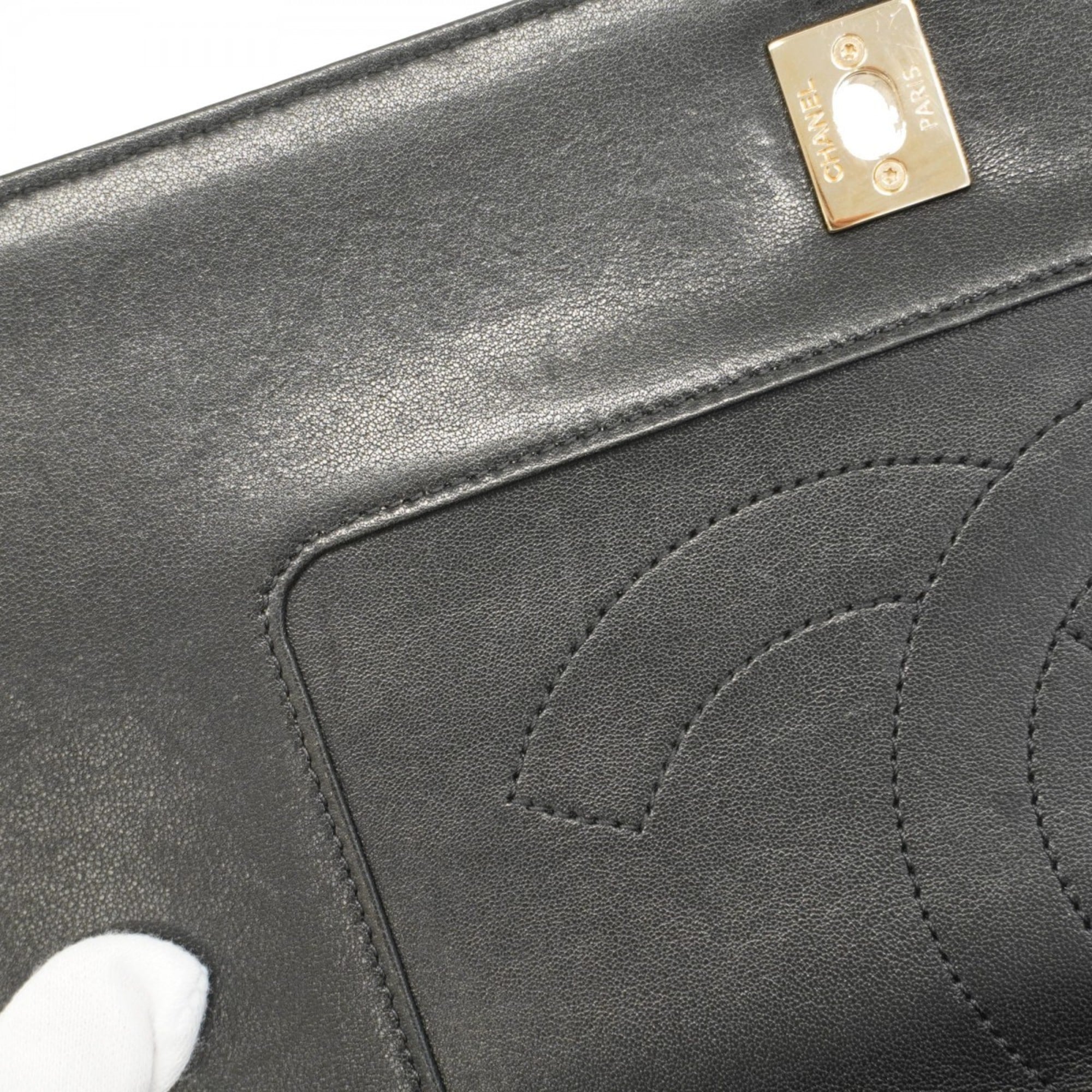 Chanel Black Leather Shoulder Bag (Pre-Owned)