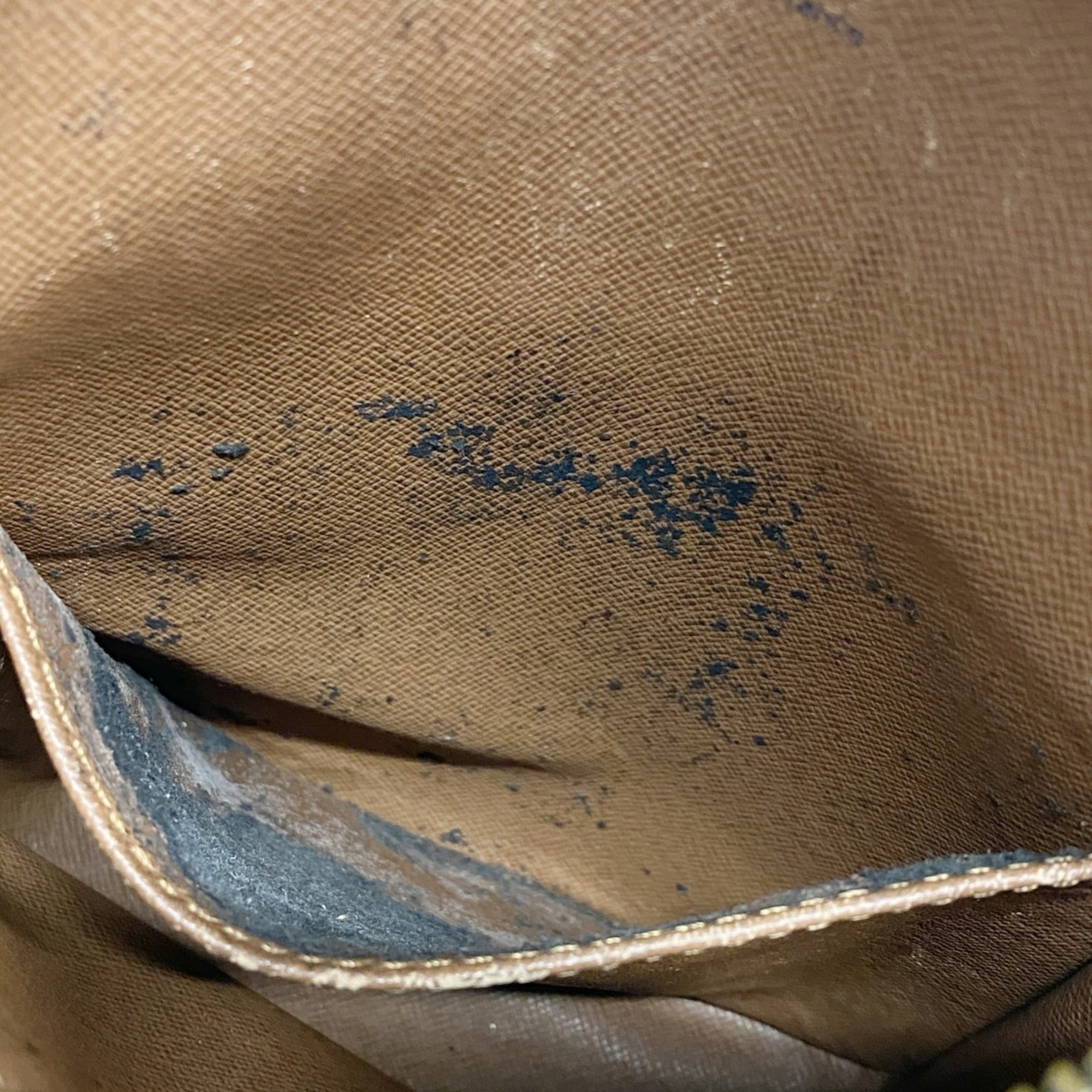 Louis Vuitton Brown Shoulder Bag (Pre-Owned)