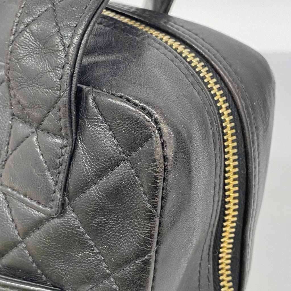 Chanel Black Leather Handbag (Pre-Owned)