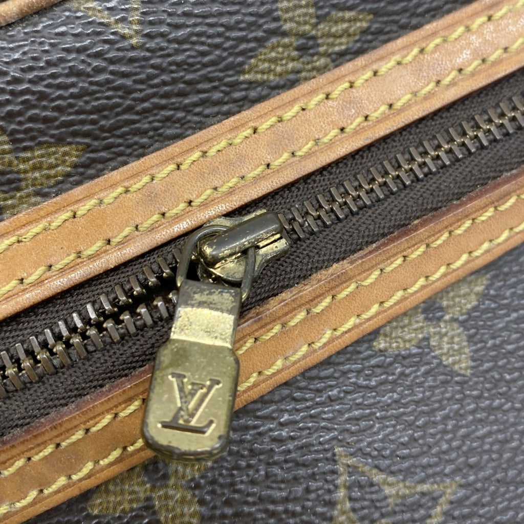Louis Vuitton Brown Clutch Bag (Pre-Owned)
