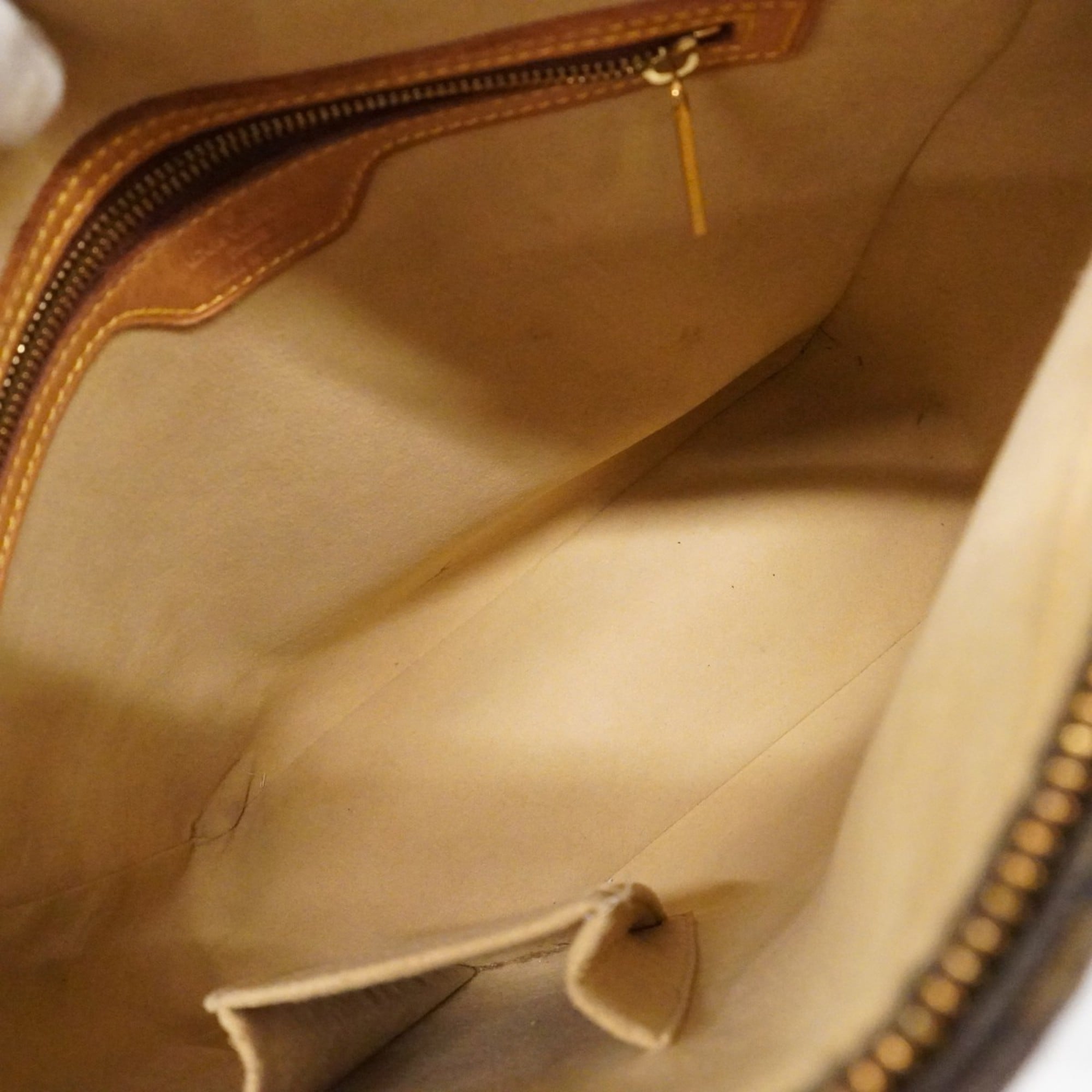 Louis Vuitton Brown Shoulder Bag (Pre-Owned)