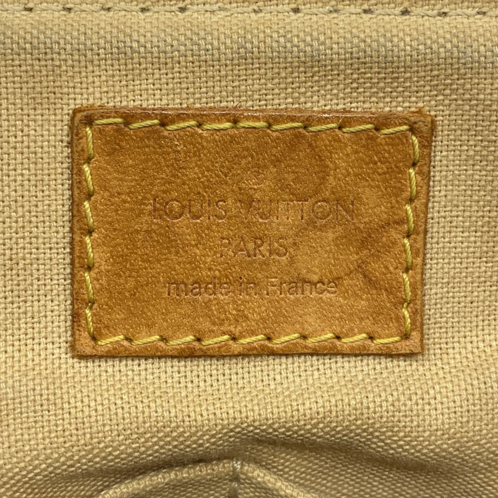 Louis Vuitton White Shoulder Bag (Pre-Owned)