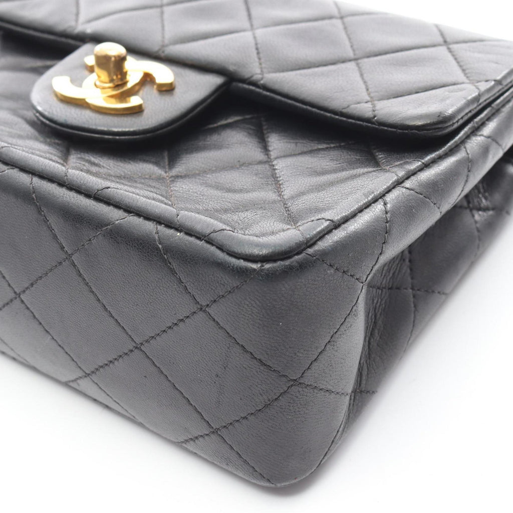 Chanel Black Leather Shoulder Bag (Pre-Owned)