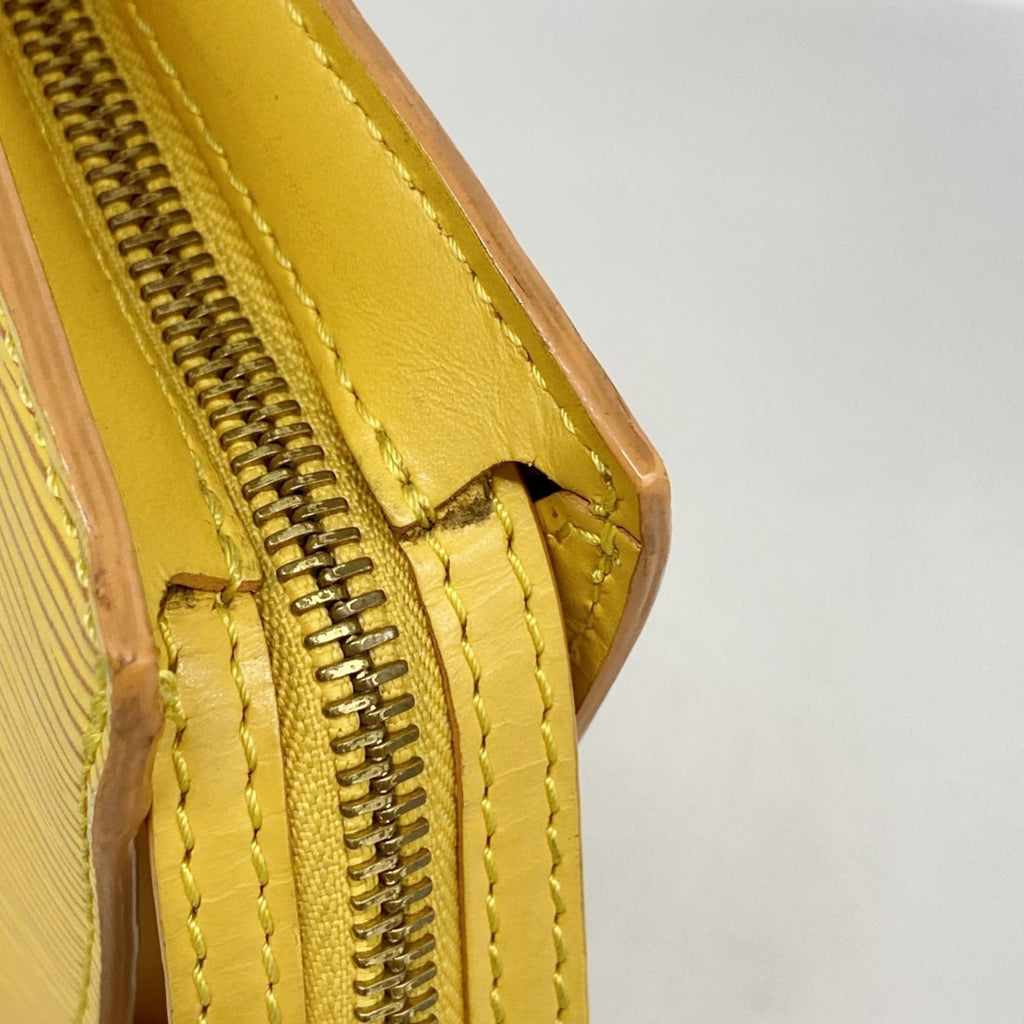 Louis Vuitton Jaune Handbag (Pre-Owned)